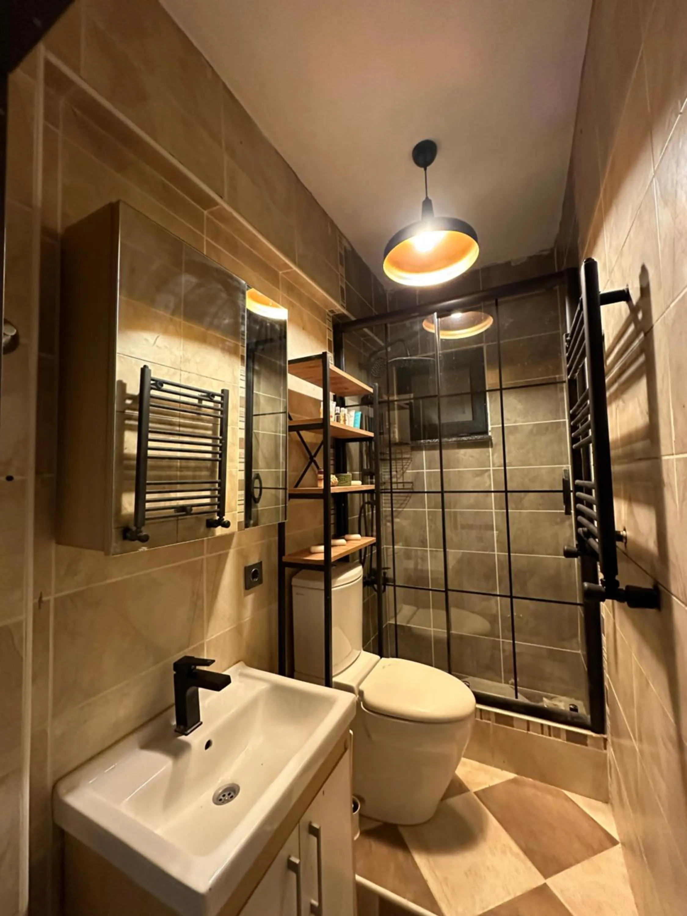 Shower in Archeo