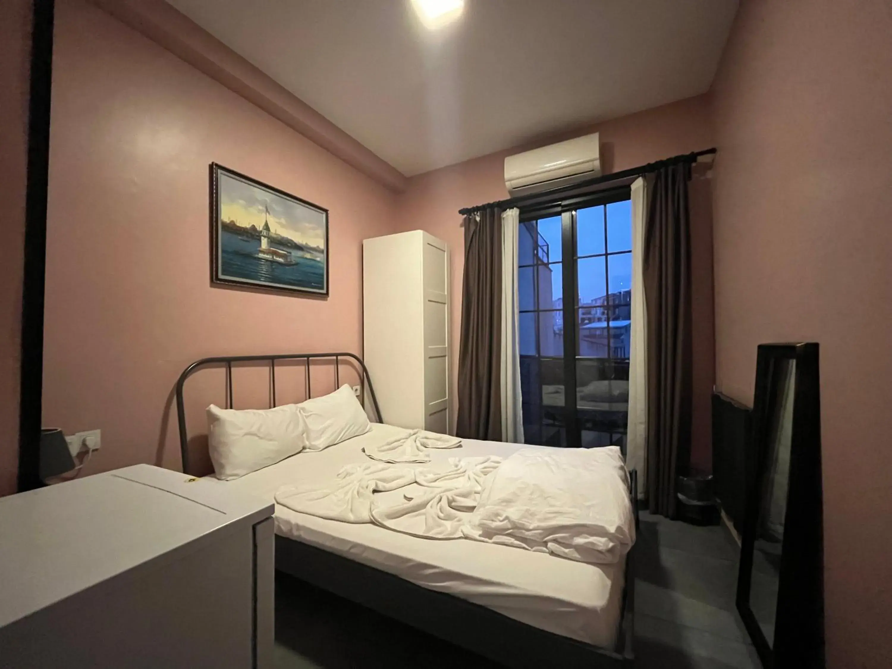 Double Room with Shared Bathroom - single occupancy in Archeo Double Room with Shared Bathroom - single occupancy in Archeo