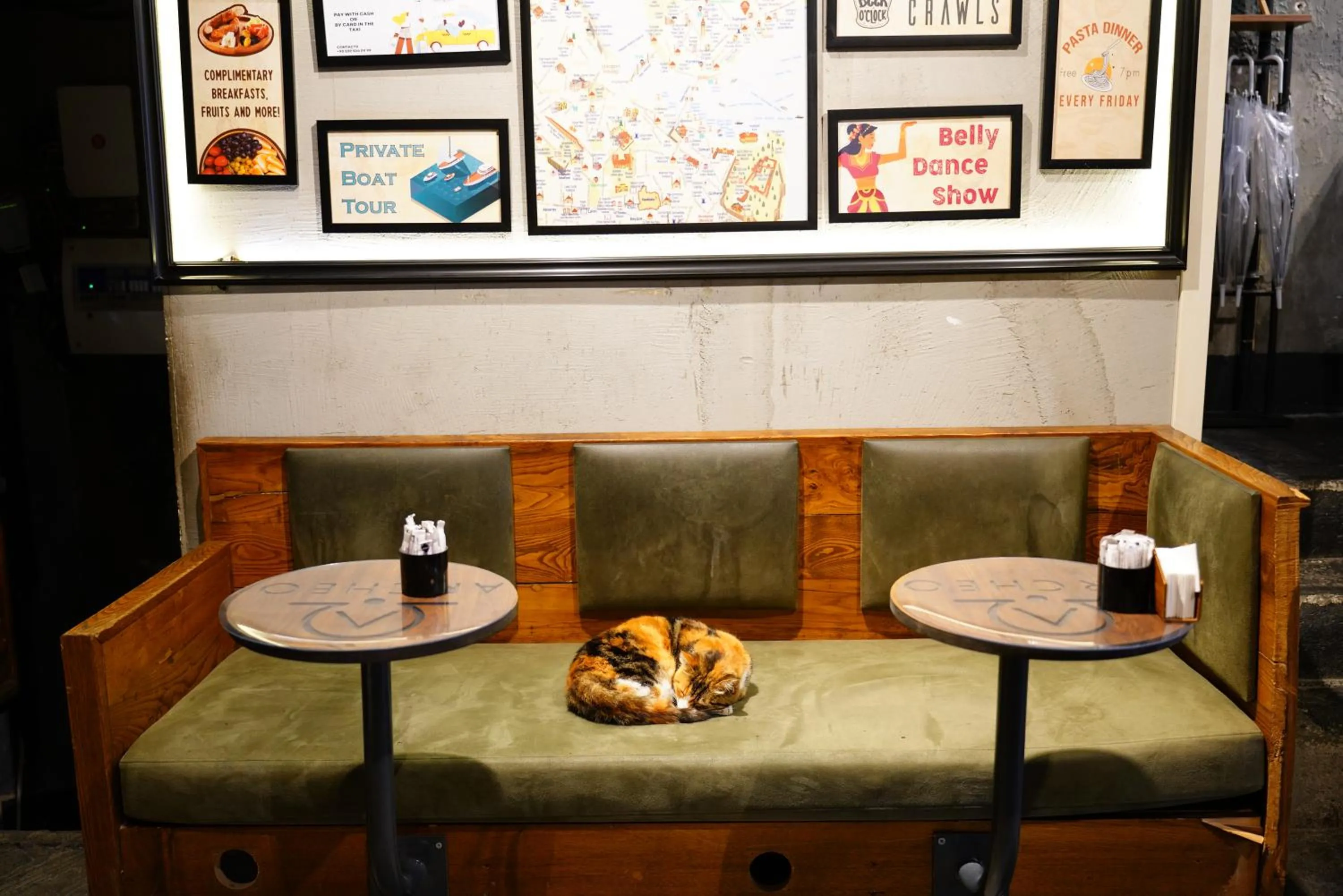 Seating area in Archeo