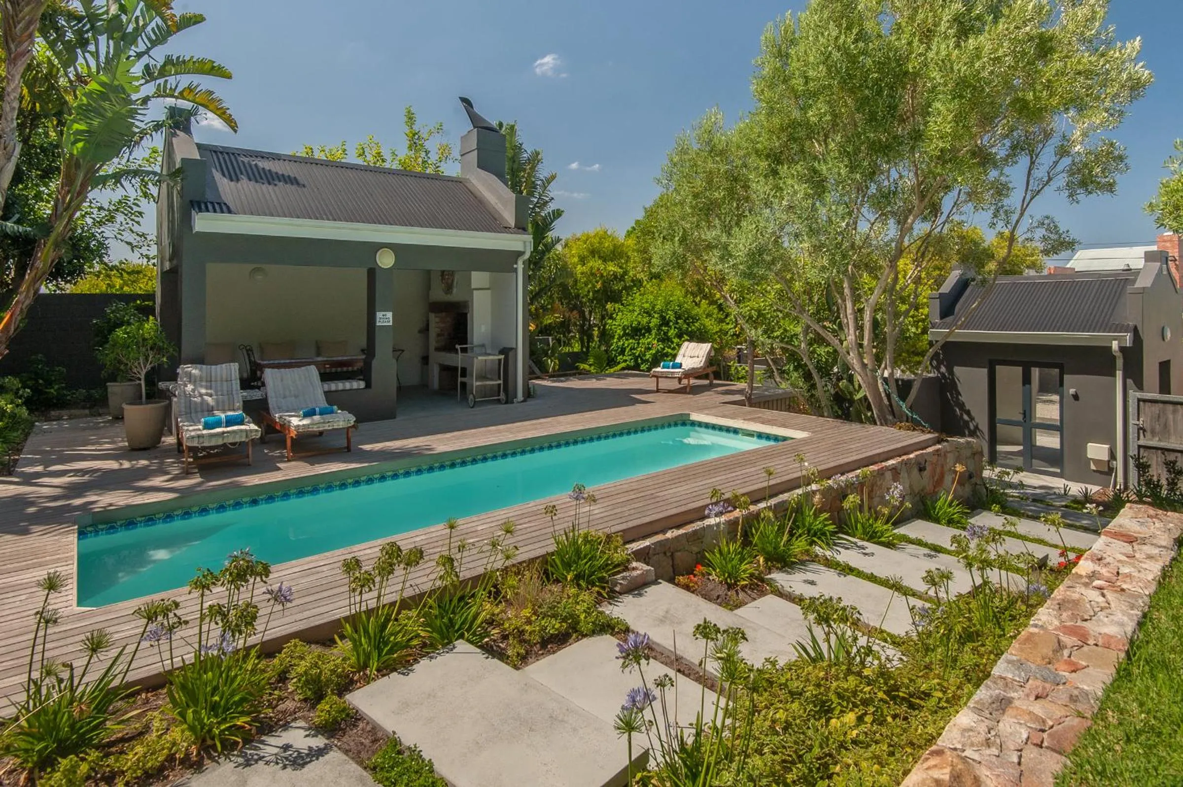 Garden in Villa Blu Guesthouse