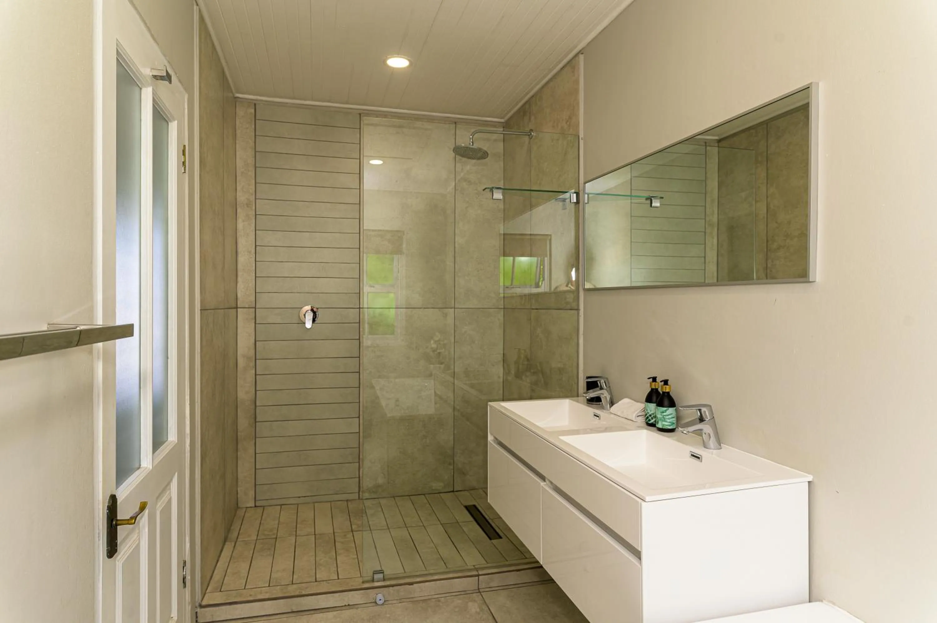 Shower in Villa Blu Guesthouse