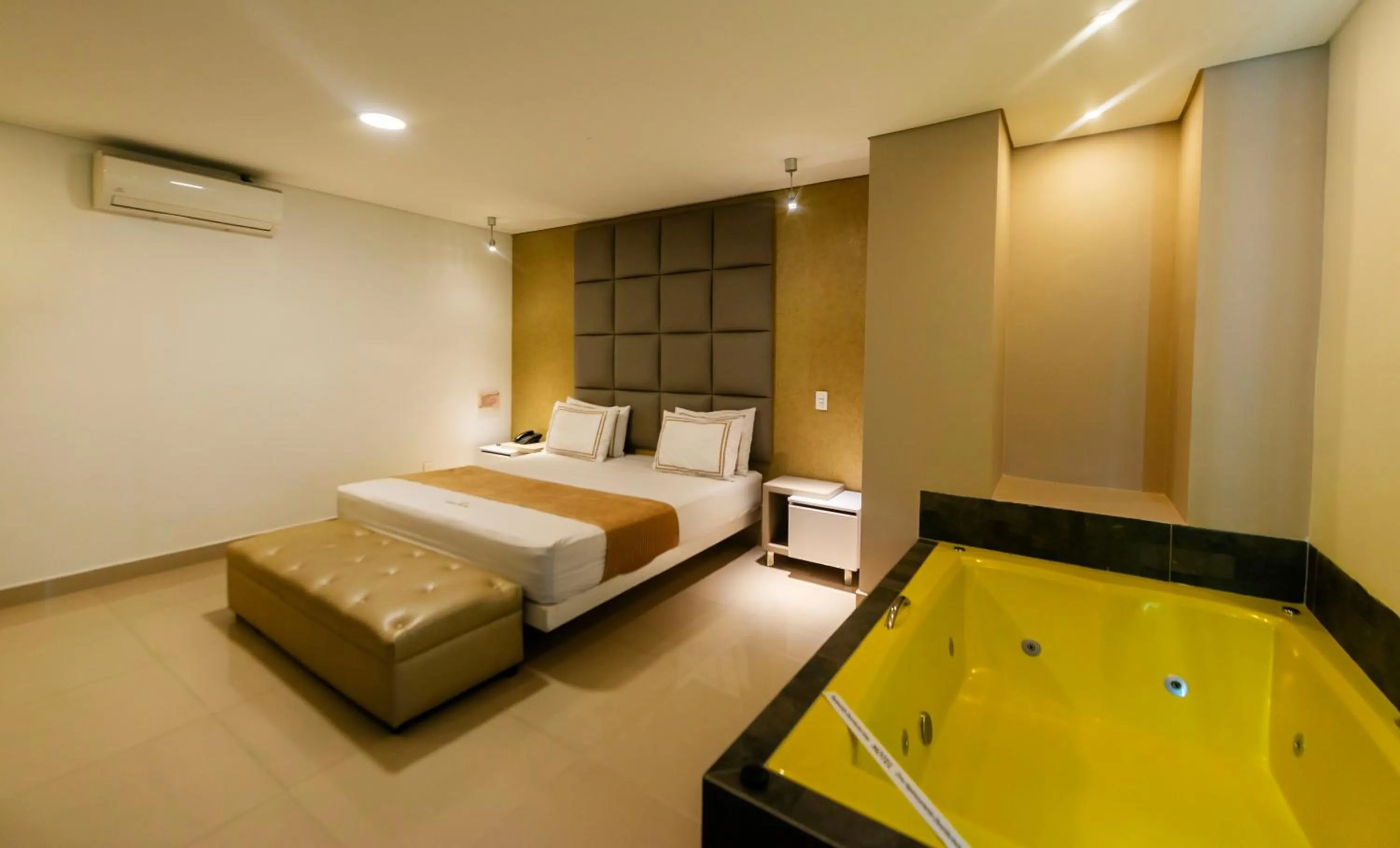 Bath, Bed in Infinity Hotel