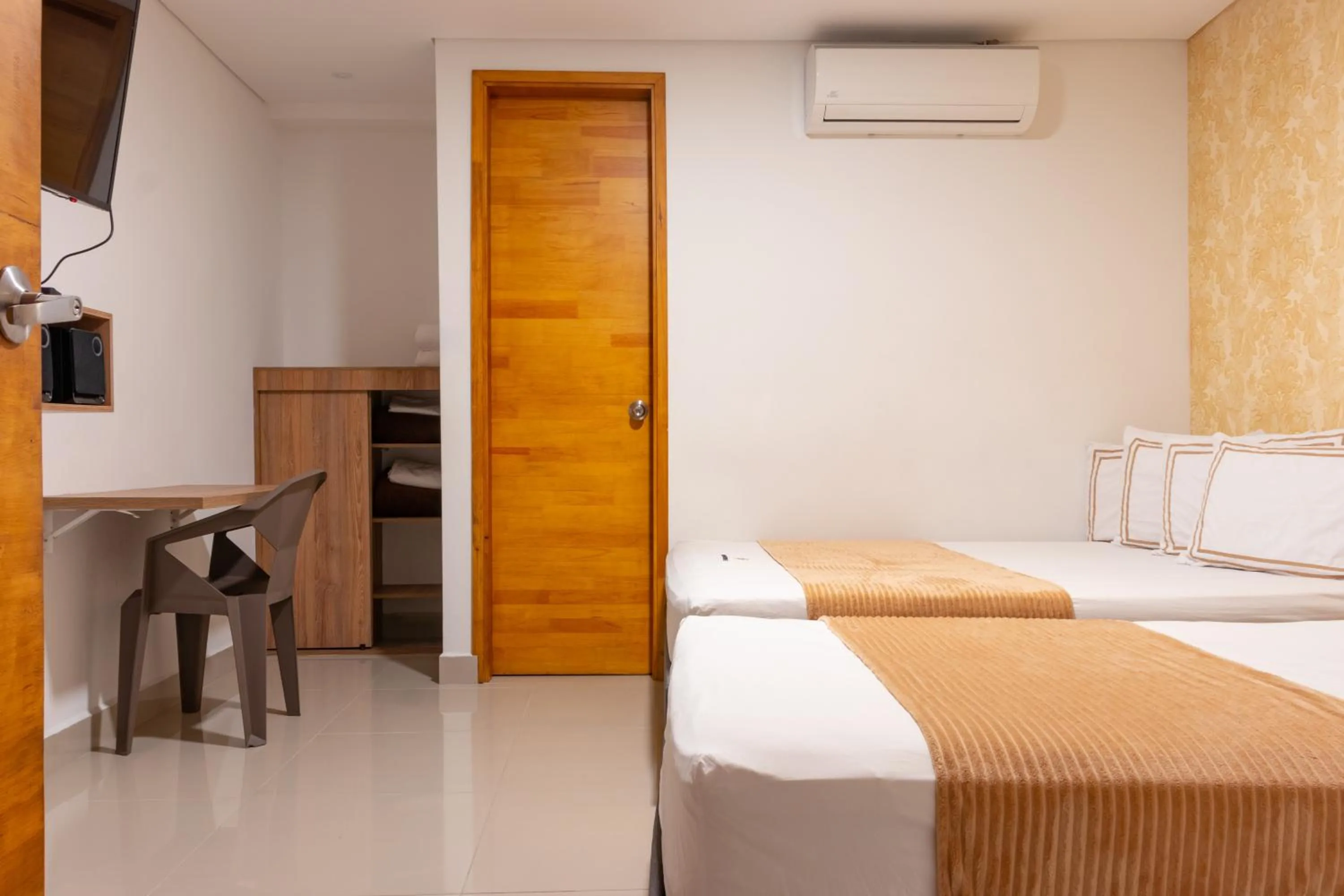 Photo of the whole room, Bed in Infinity Hotel