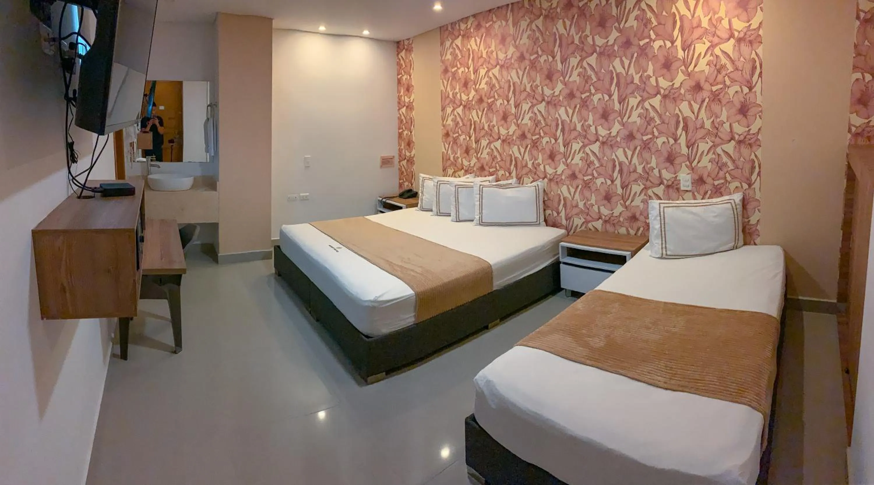 Photo of the whole room, Bed in Infinity Hotel