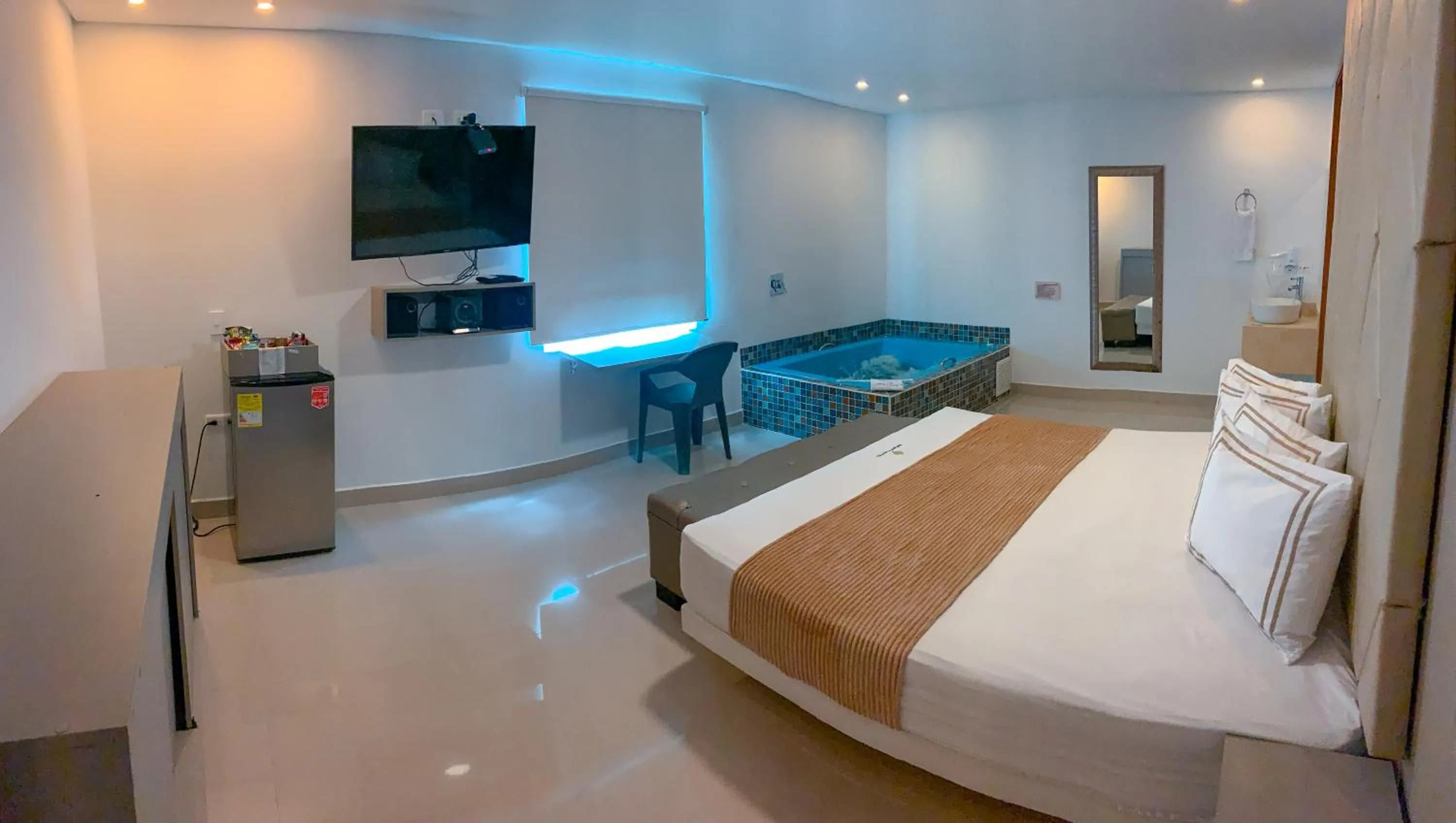 Photo of the whole room, Bed in Infinity Hotel