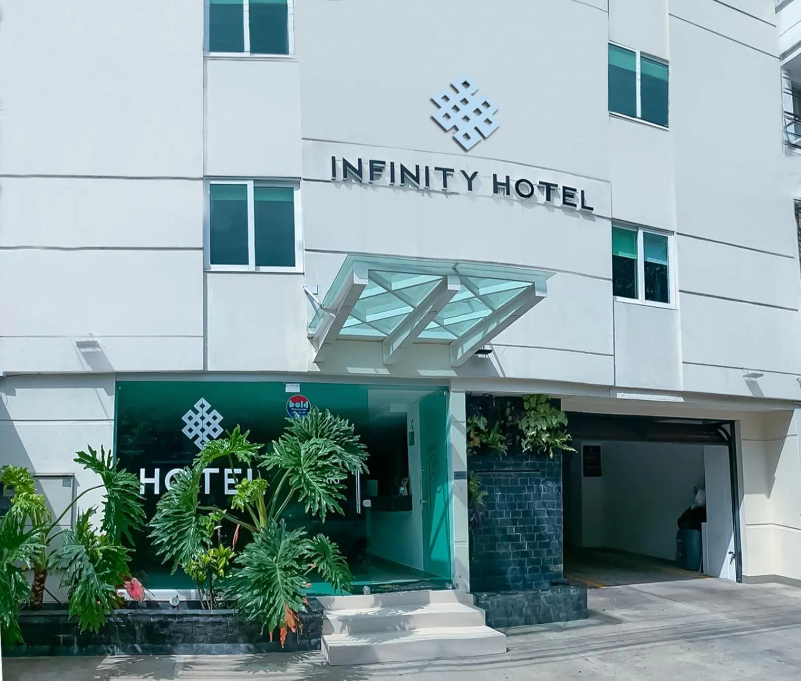 Facade/entrance in Infinity Hotel