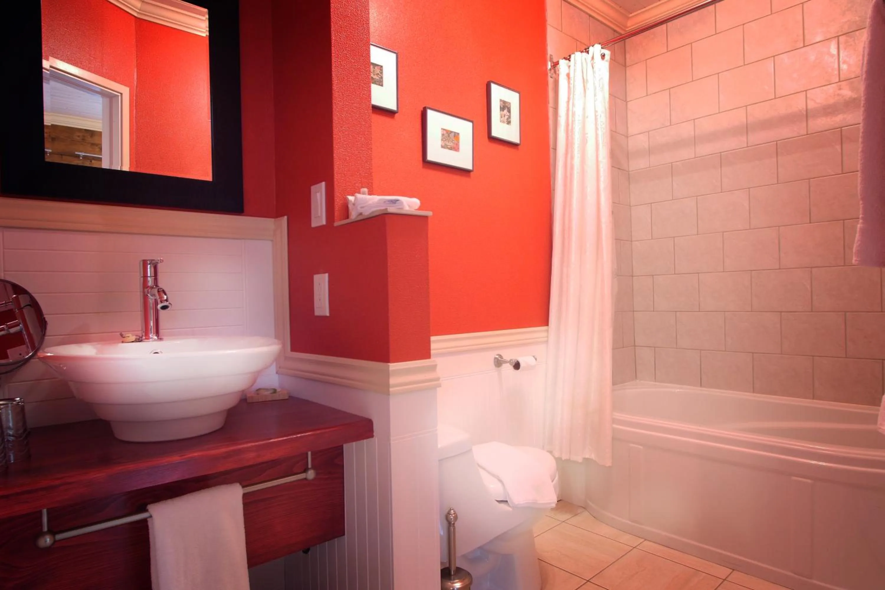 Bathroom in Manoir du Lac Sept-Îles