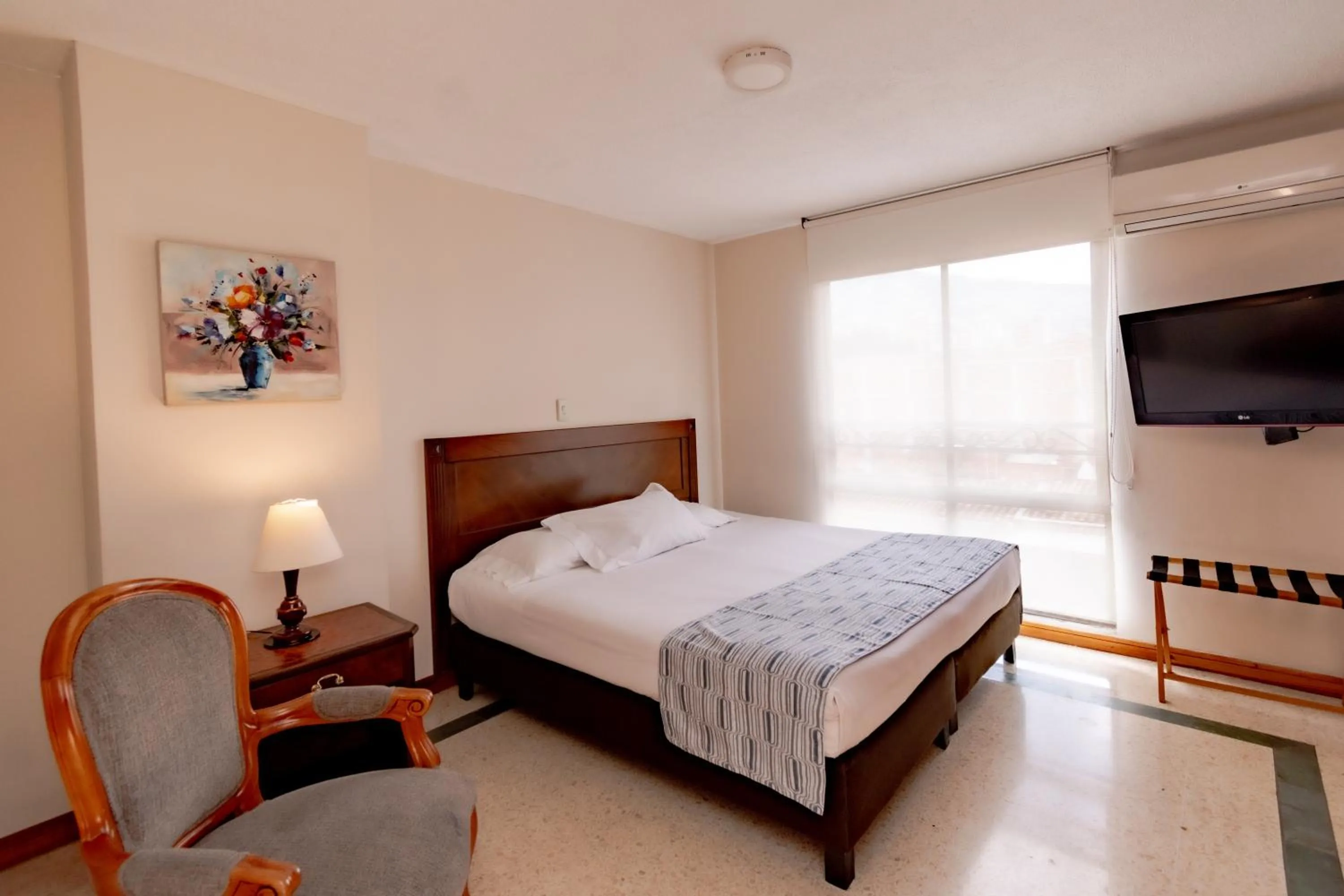 kitchen, Bed in Hotel San Pedro del Fuerte
