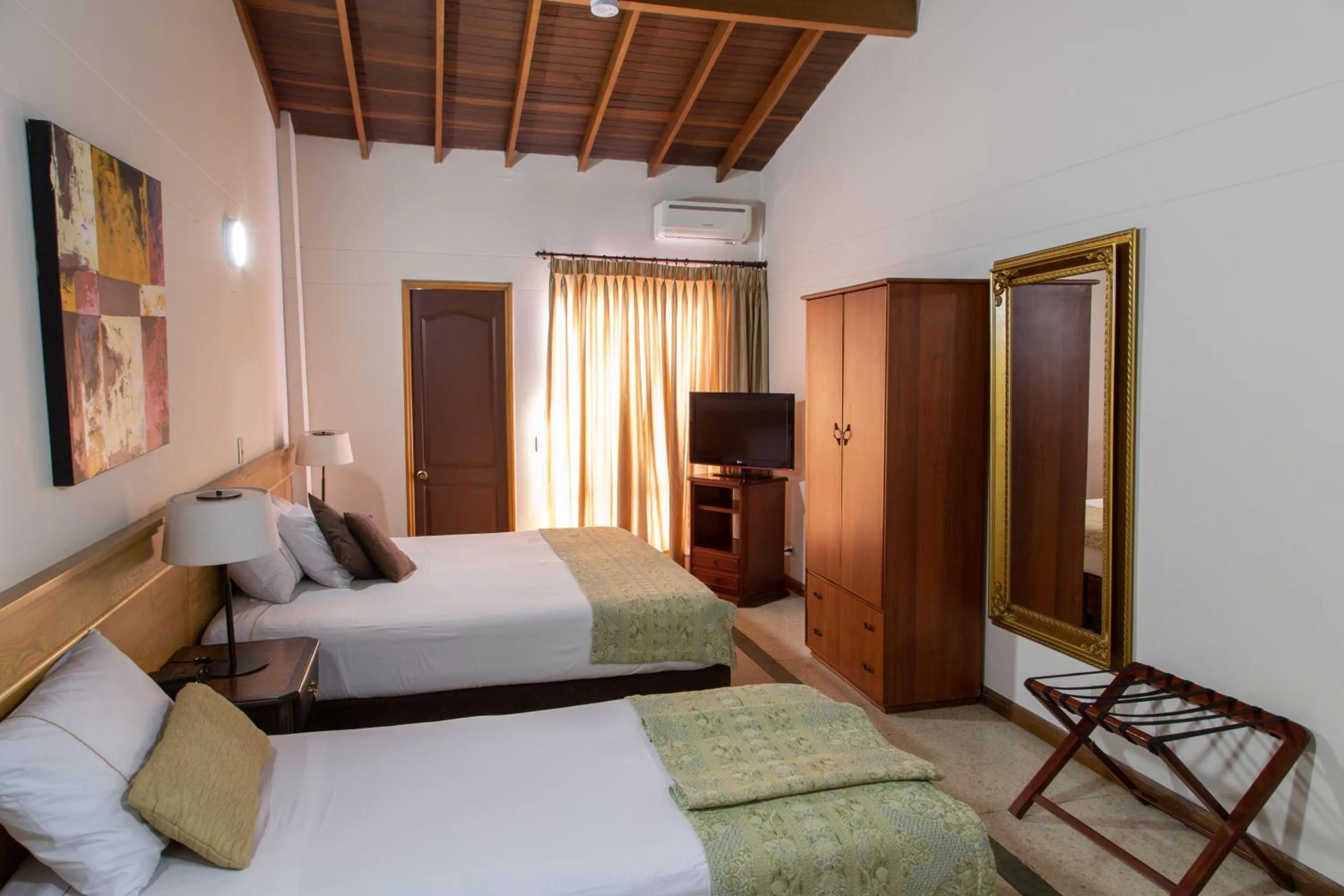 TV and multimedia, Bed in Hotel San Pedro del Fuerte