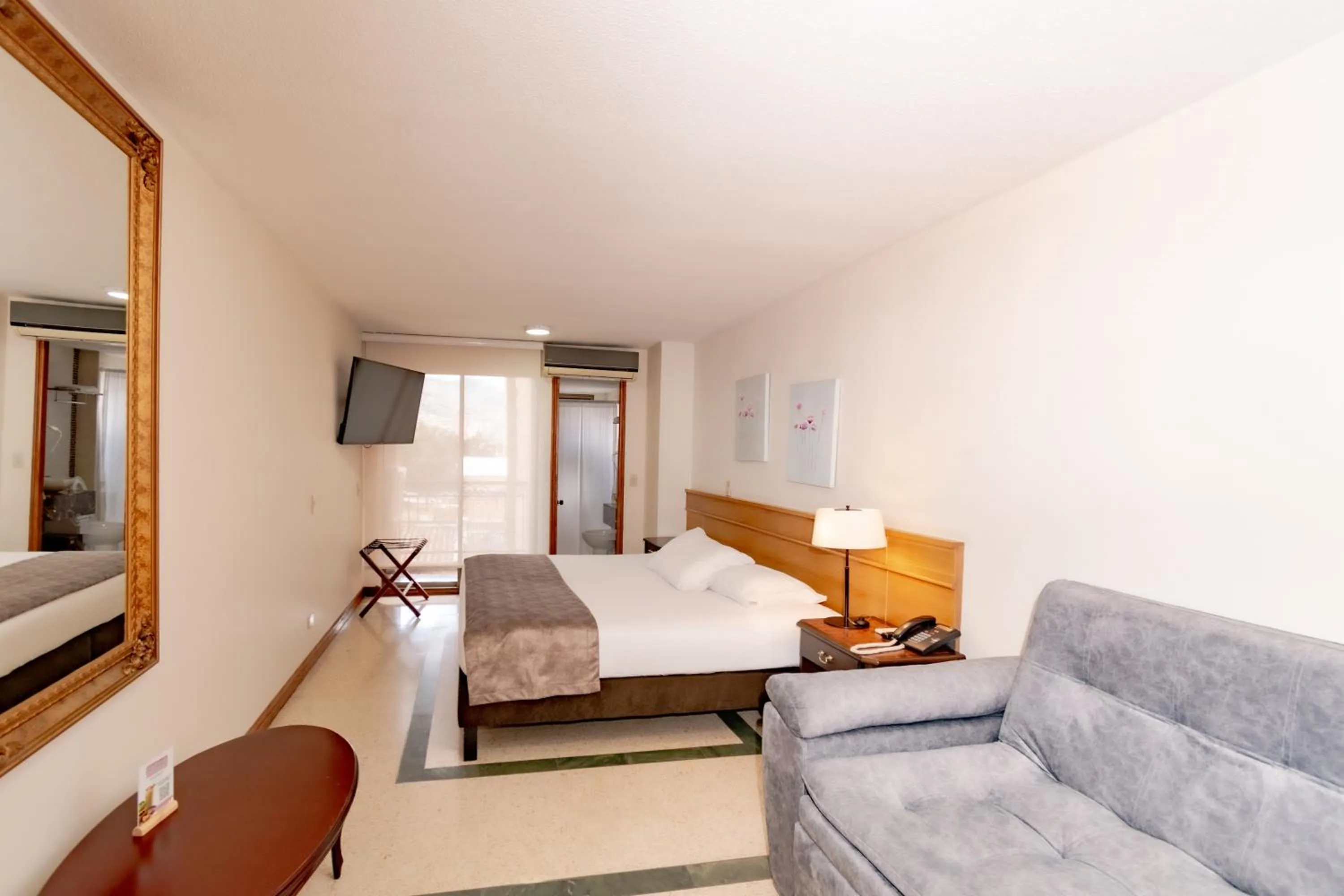 kitchen, Bed in Hotel San Pedro del Fuerte