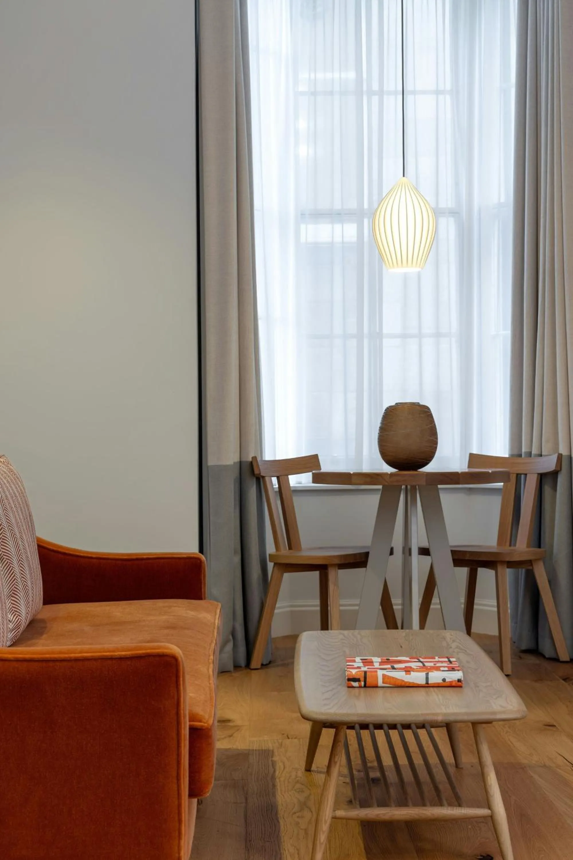 Living room in Old Town Chambers, Autograph Collection