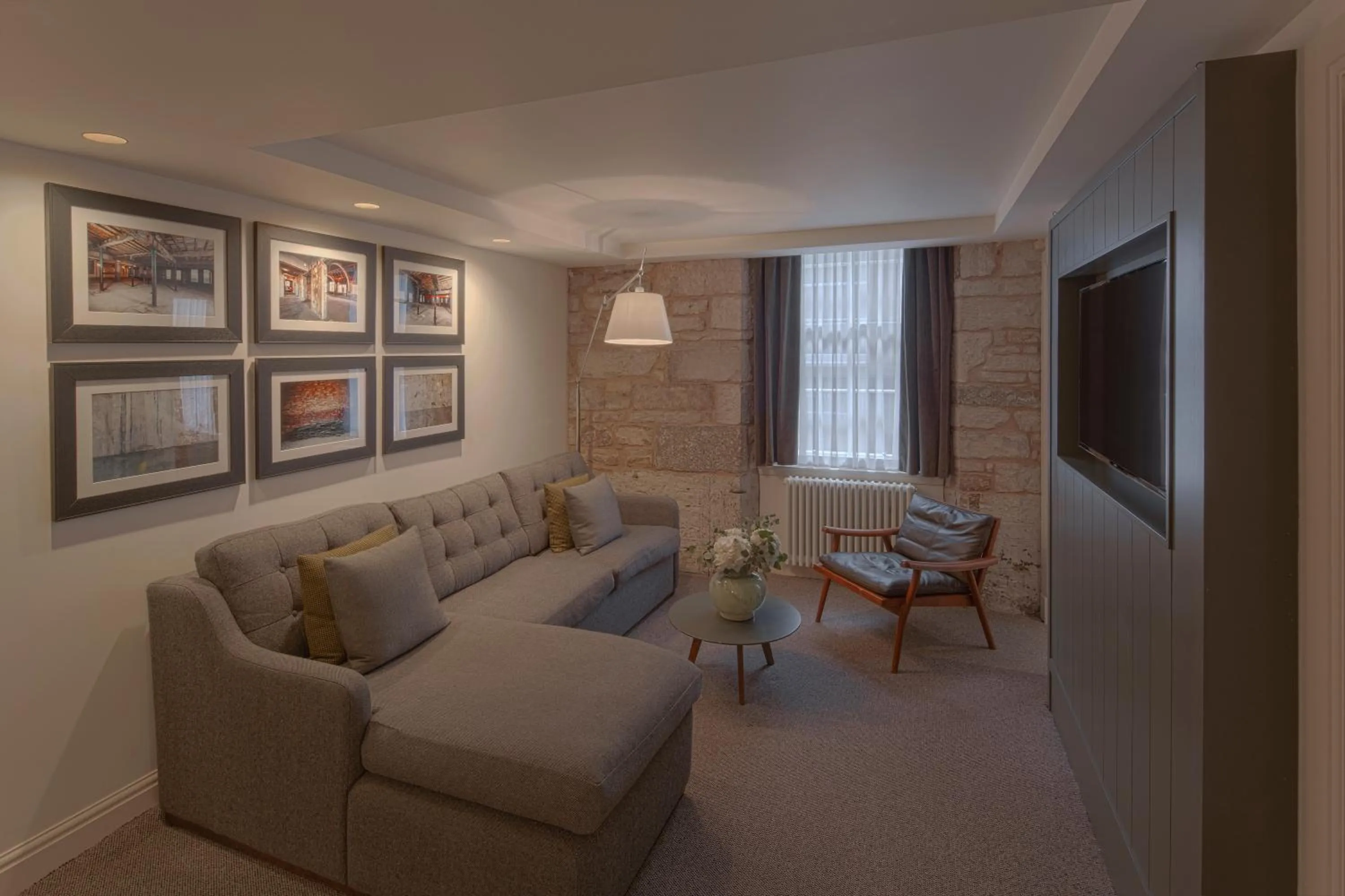 Luxury Two Bedroom Apartment  in Old Town Chambers, Autograph Collection