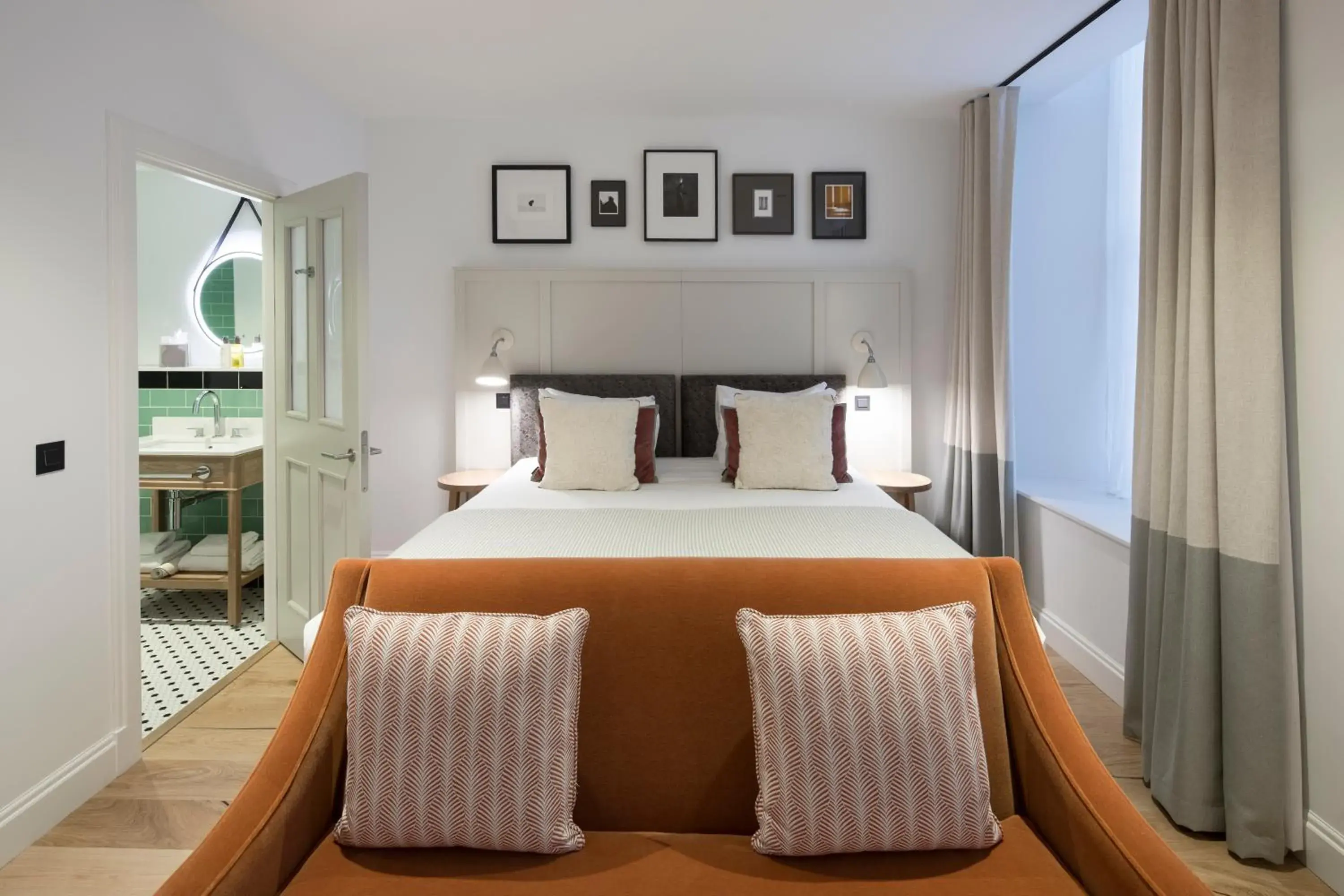 Luxury Open Plan Apartment. in Cheval Old Town Chambers Luxury Open Plan Apartment. in Cheval Old Town Chambers