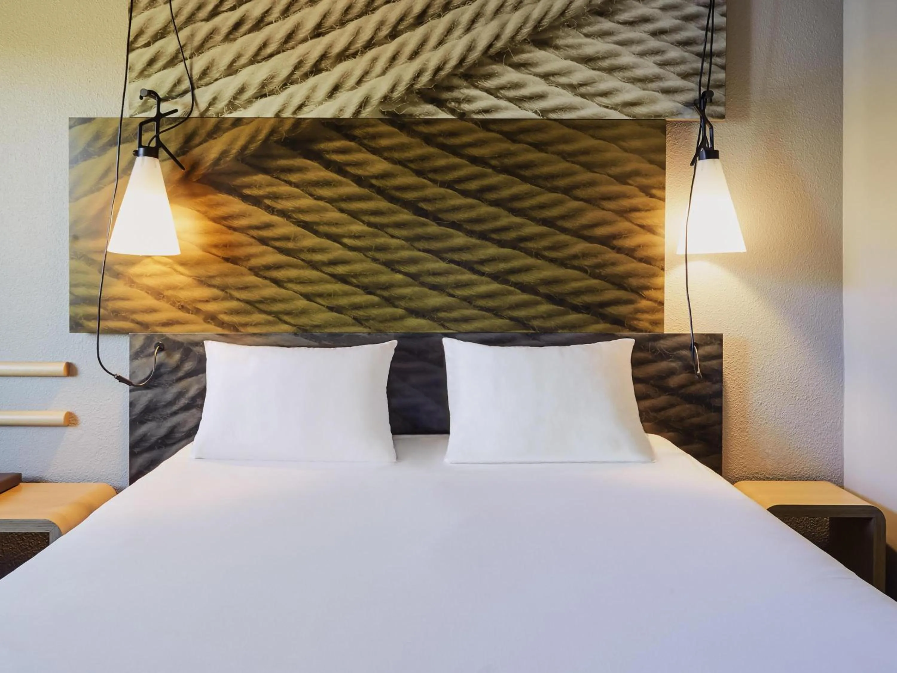 Bedroom, Bed in ibis La Ciotat