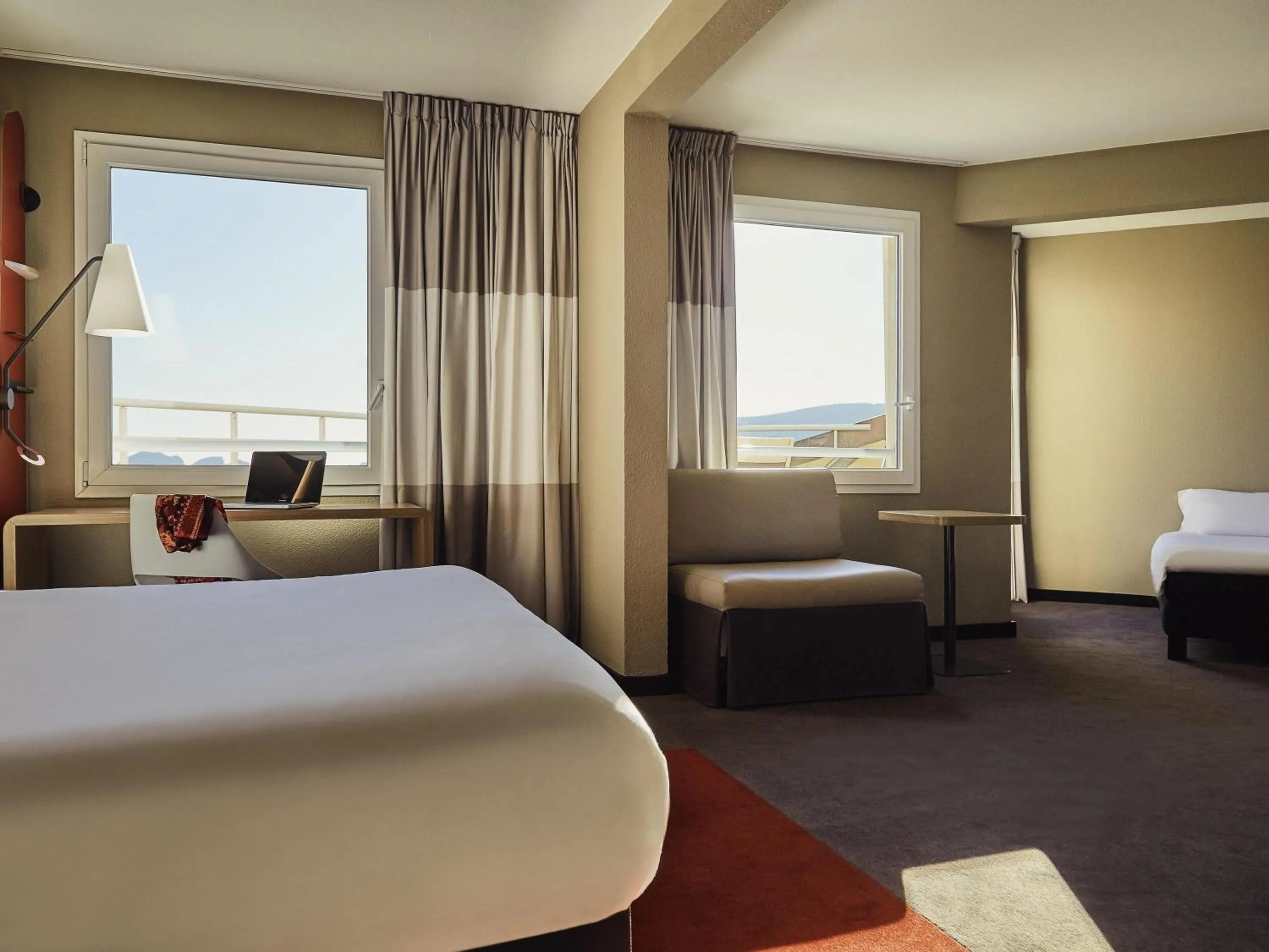 Photo of the whole room, Bed in ibis La Ciotat