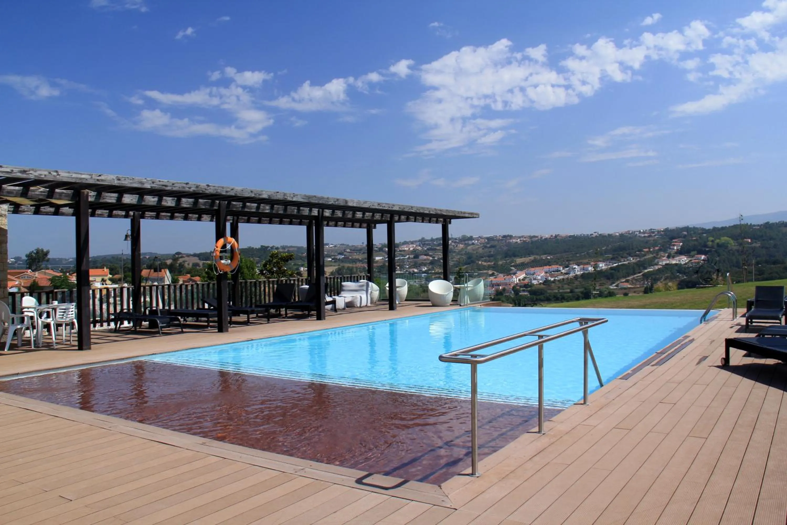 Swimming pool in Real Abadia, Congress & Spa Hotel