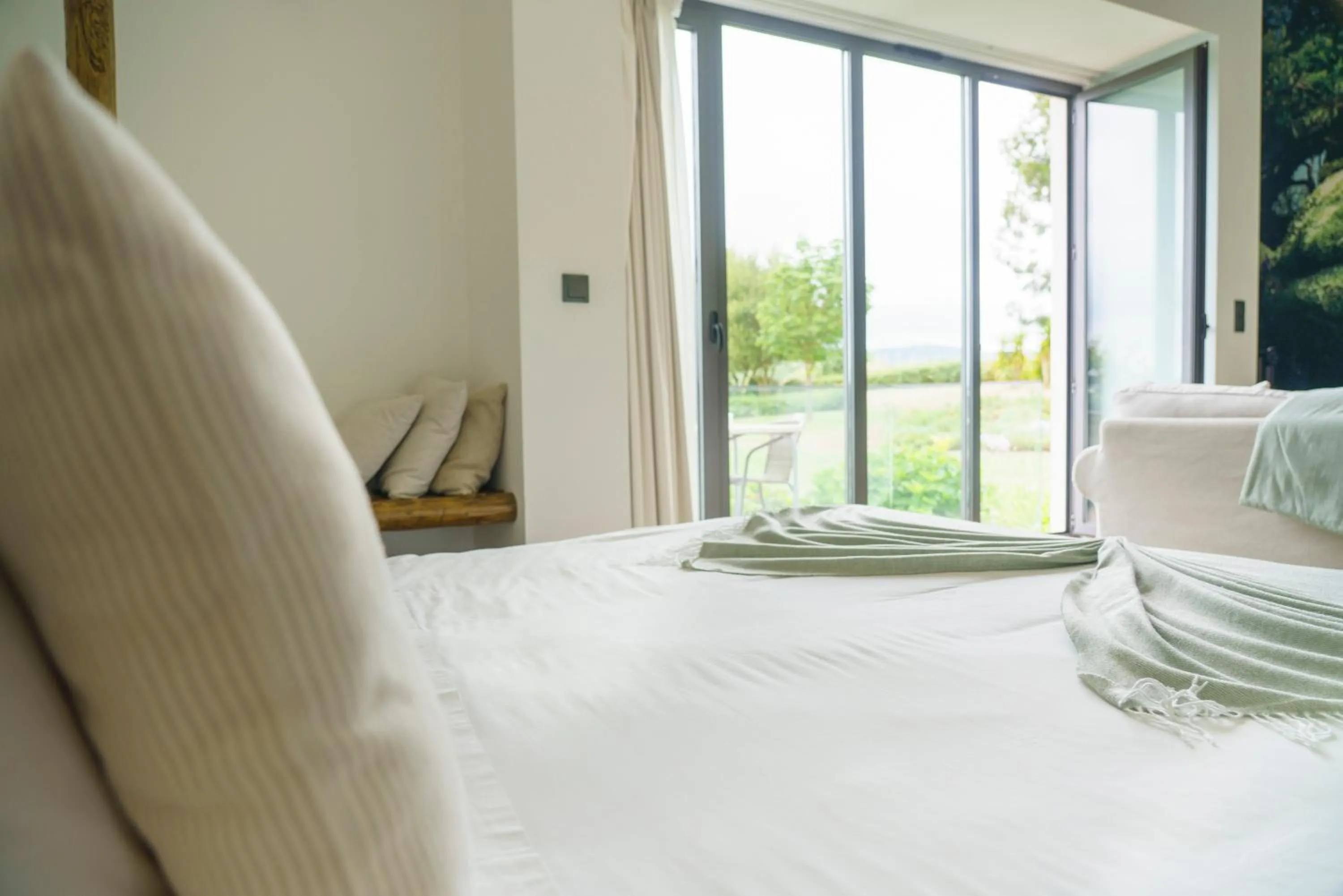 Bedroom, Bed in Real Abadia, Congress & Spa Hotel