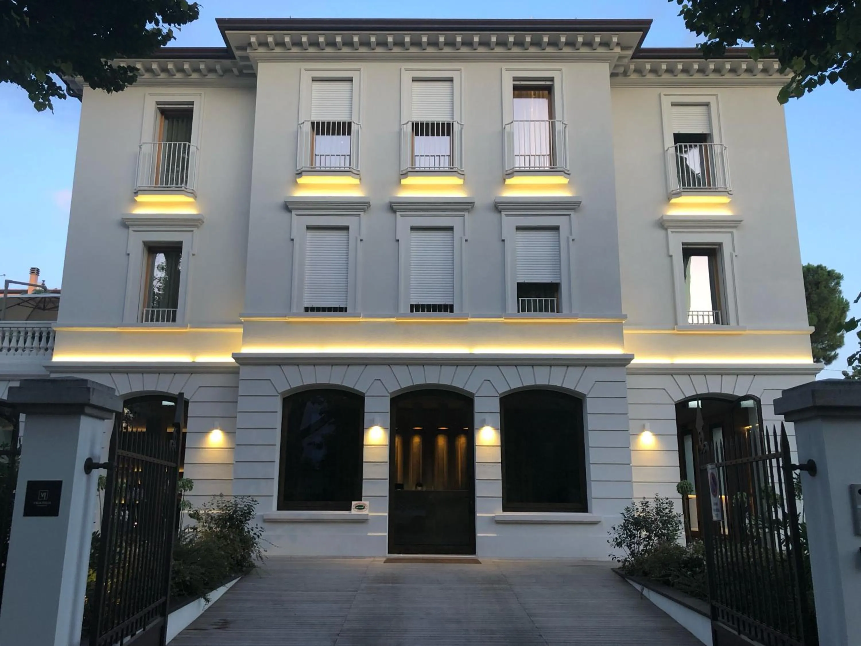 Property building in Villa Italia