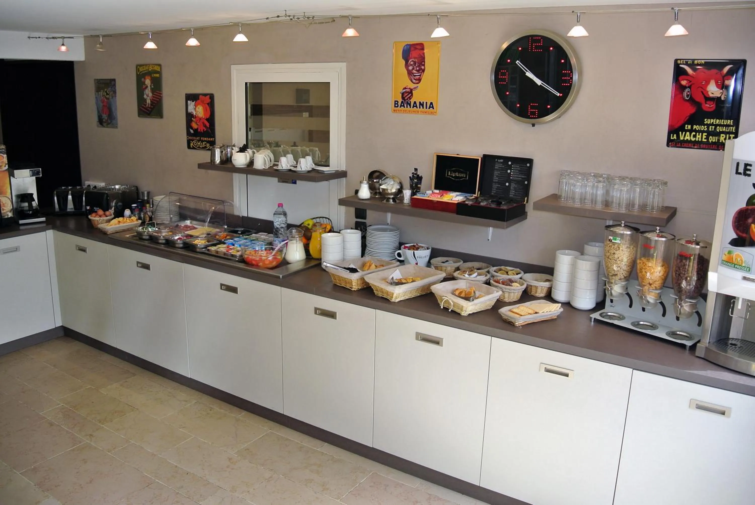 Buffet breakfast in The Originals City, Hôtel Castel Burgond, Dijon Ouest