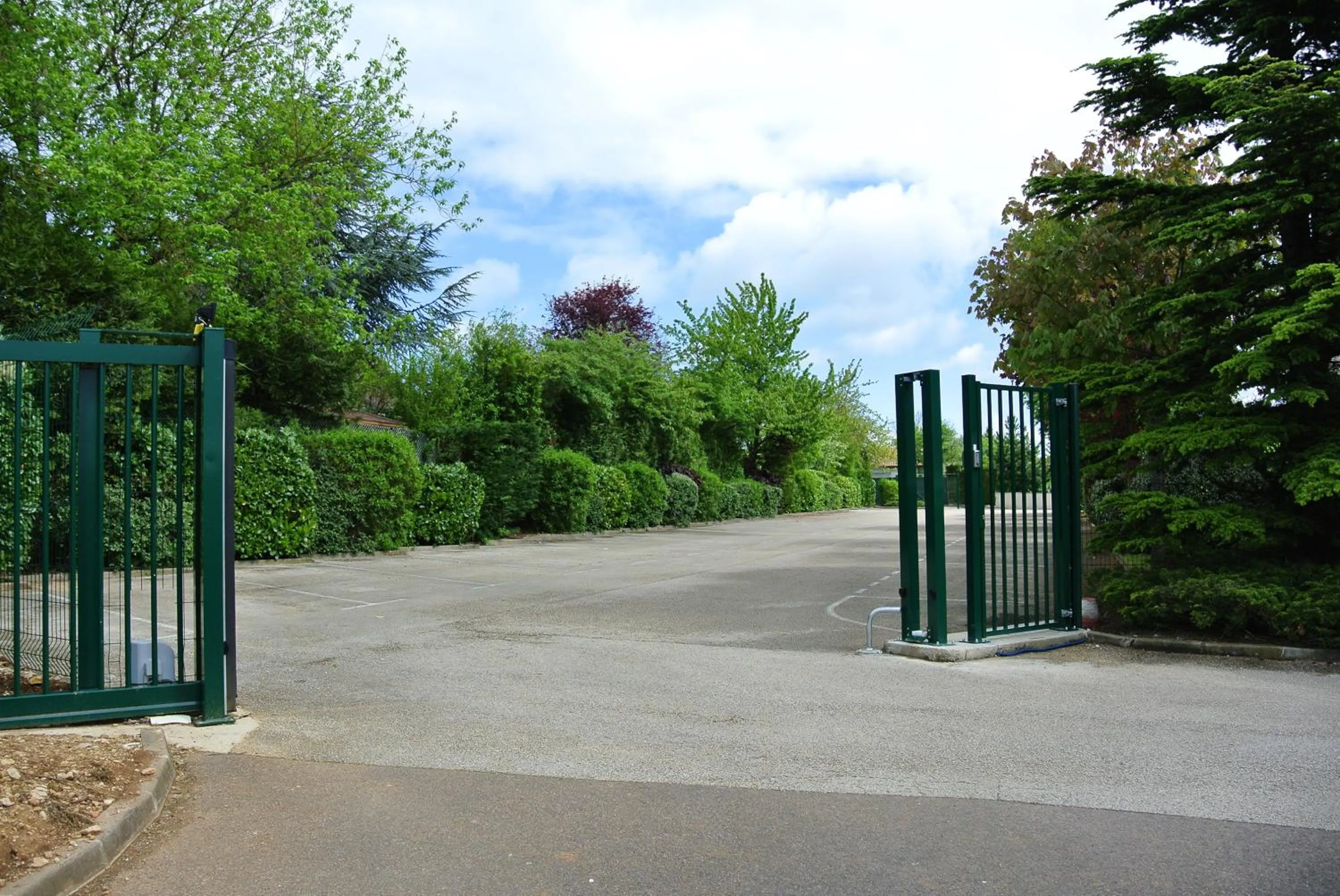 Facade/entrance in The Originals City, Hôtel Castel Burgond, Dijon Ouest