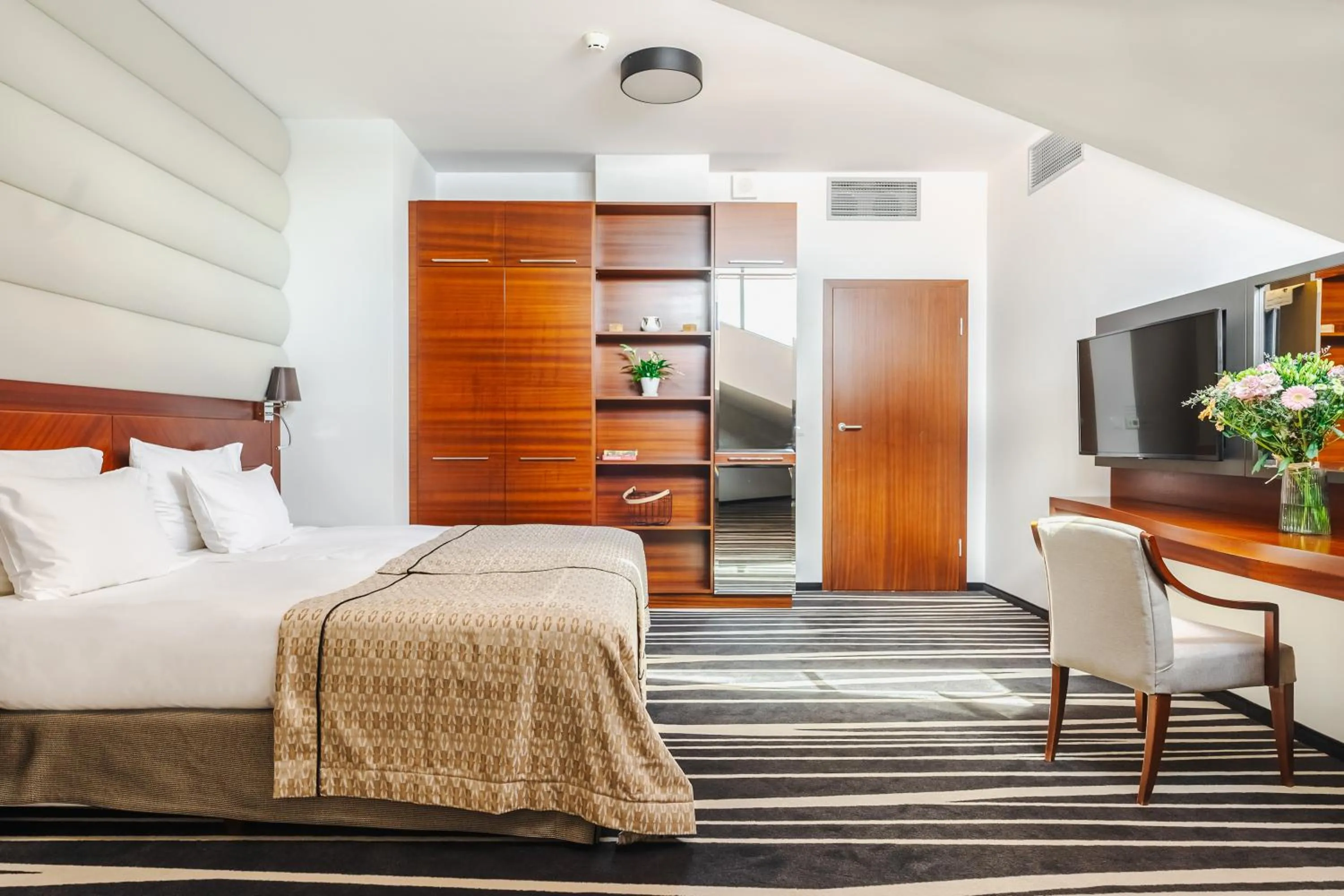 Bedroom, Bed in Hotel Mikołajki Leisure & SPA - Destigo Hotels