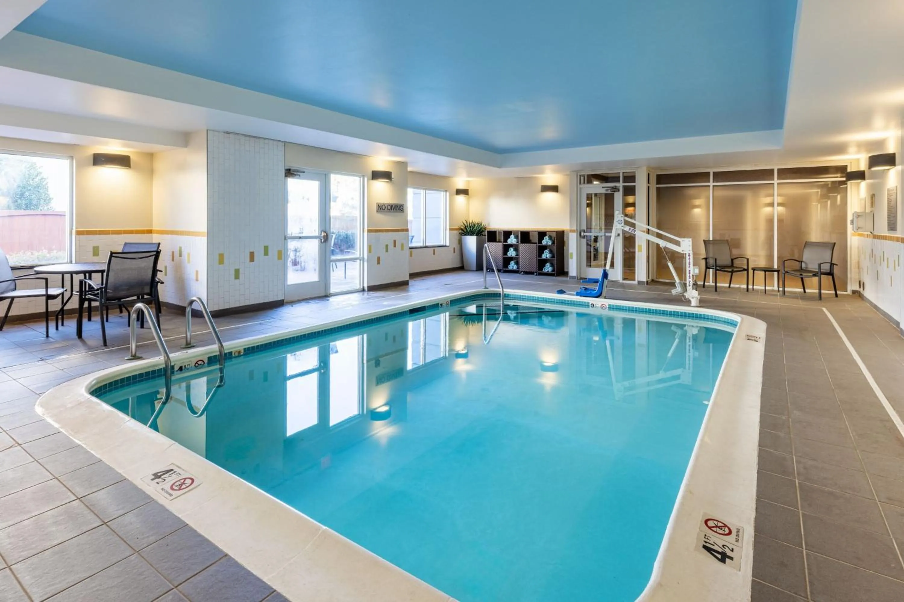 Swimming pool in Fairfield Inn & Suites by Marriott Smithfield