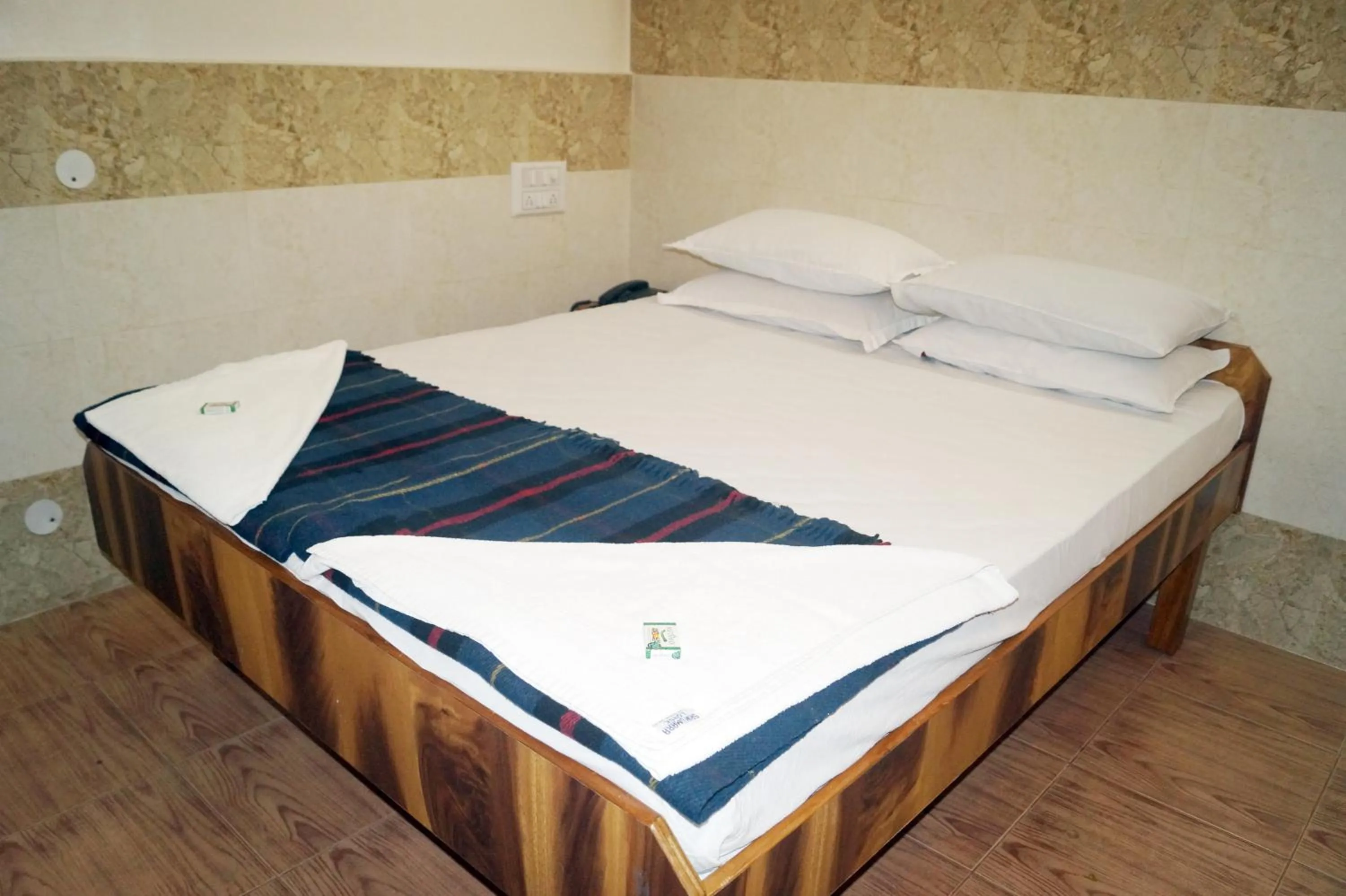 Bed in Sri Kumara Lodge