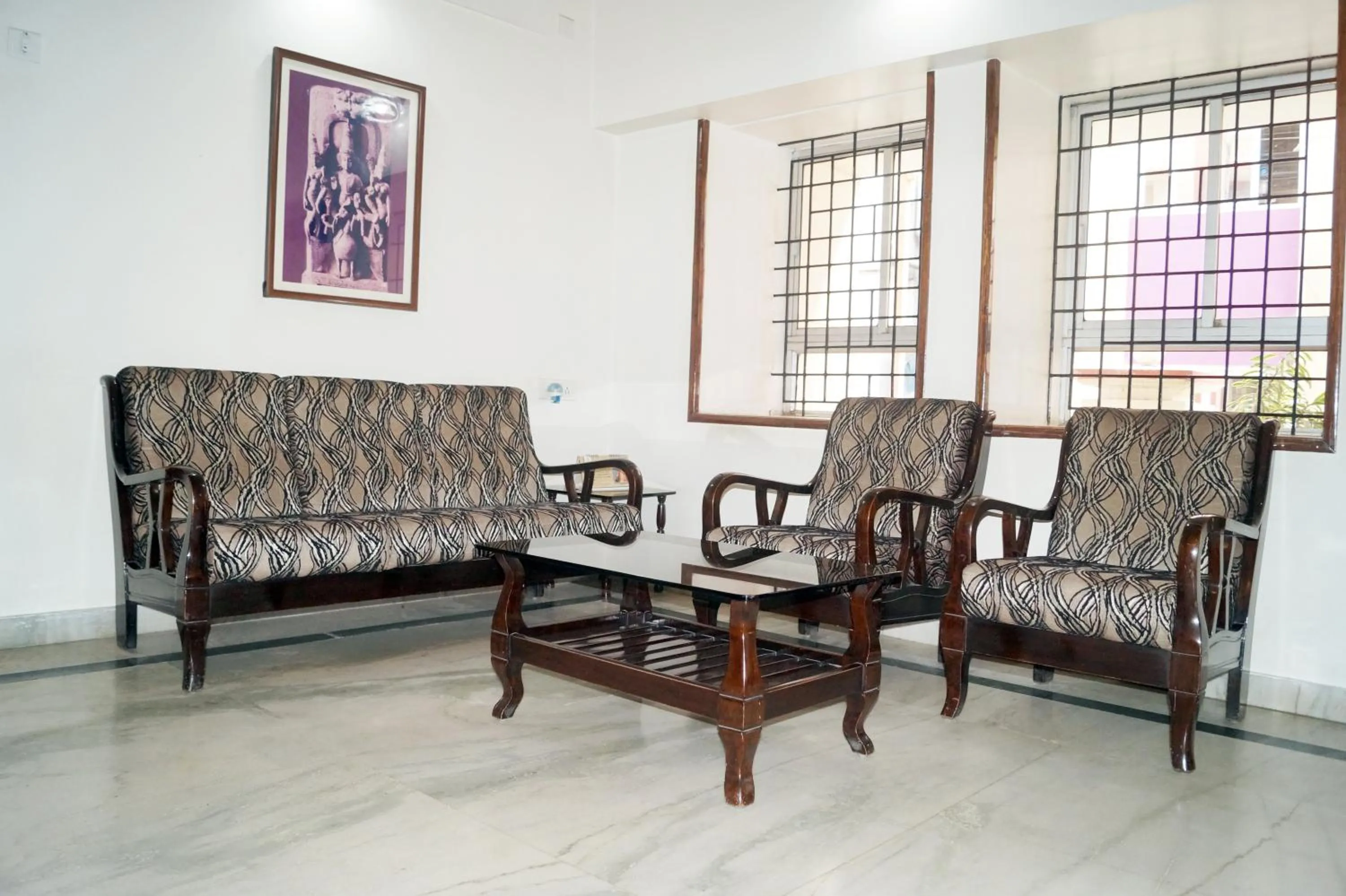 Living room in Sri Kumara Lodge