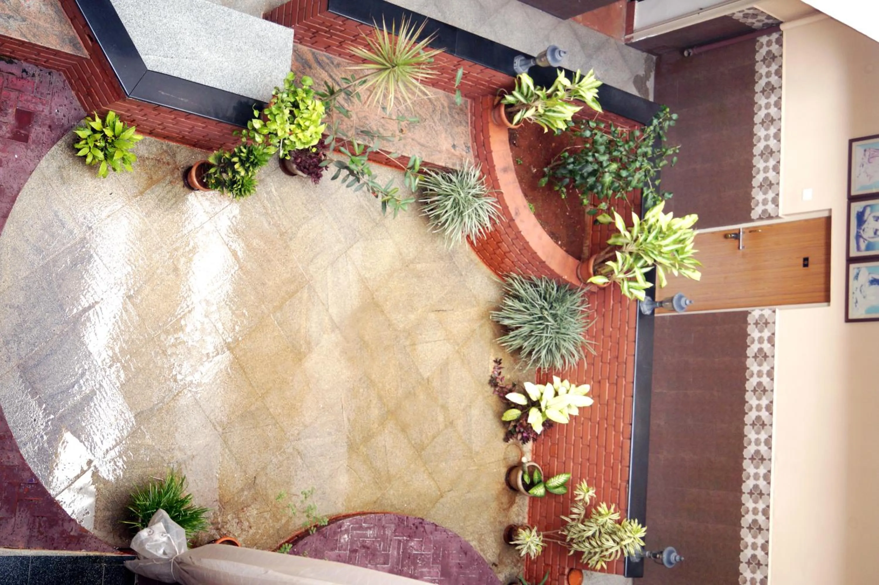 Facade/entrance in Sri Kumara Lodge