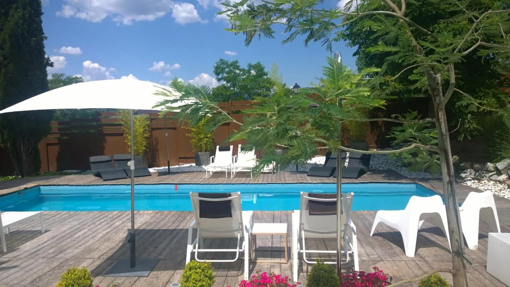 Swimming pool in Box Art Hotel - La Torre