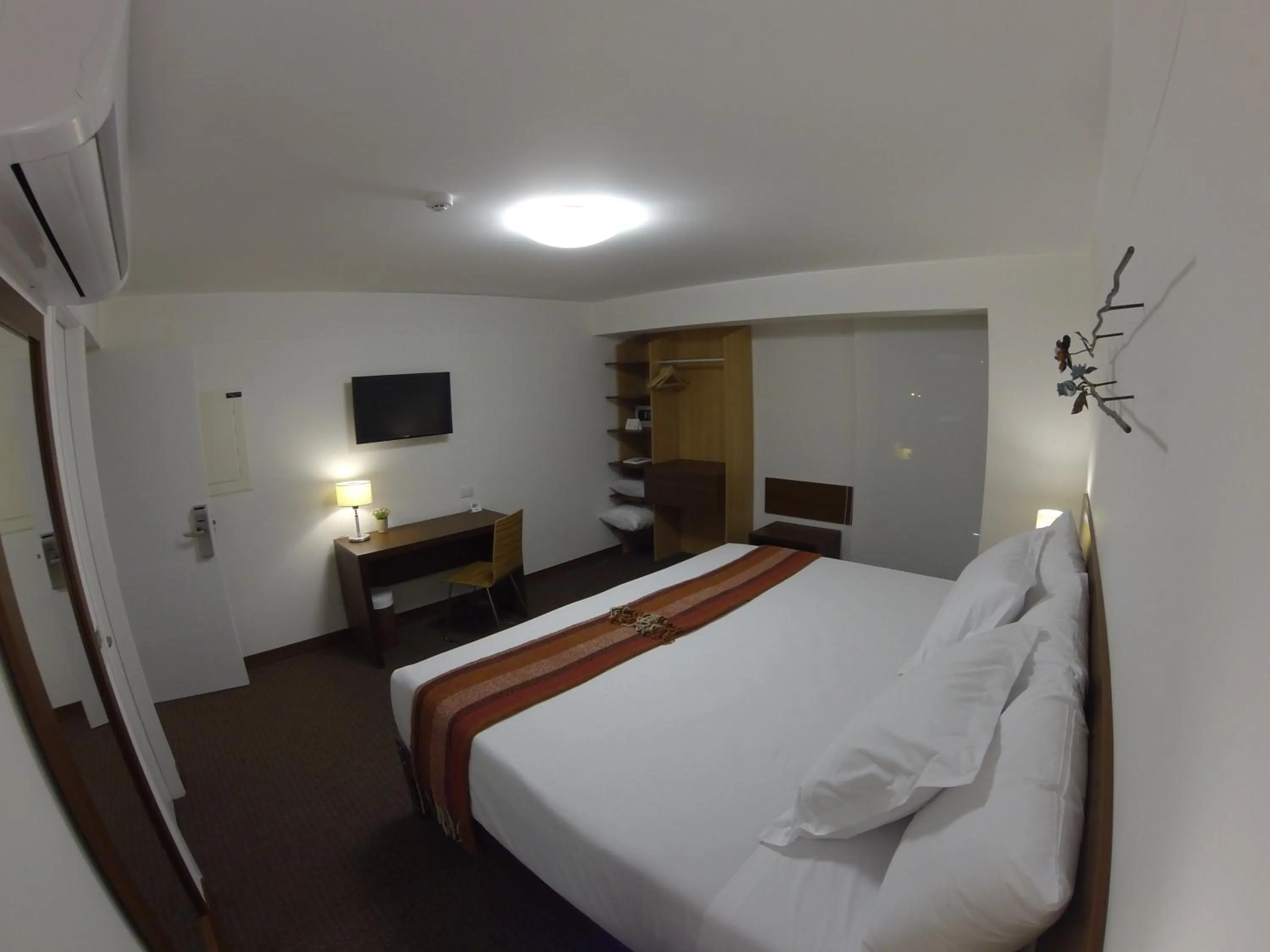 TV and multimedia, Bed in Tierra Viva Miraflores Larco