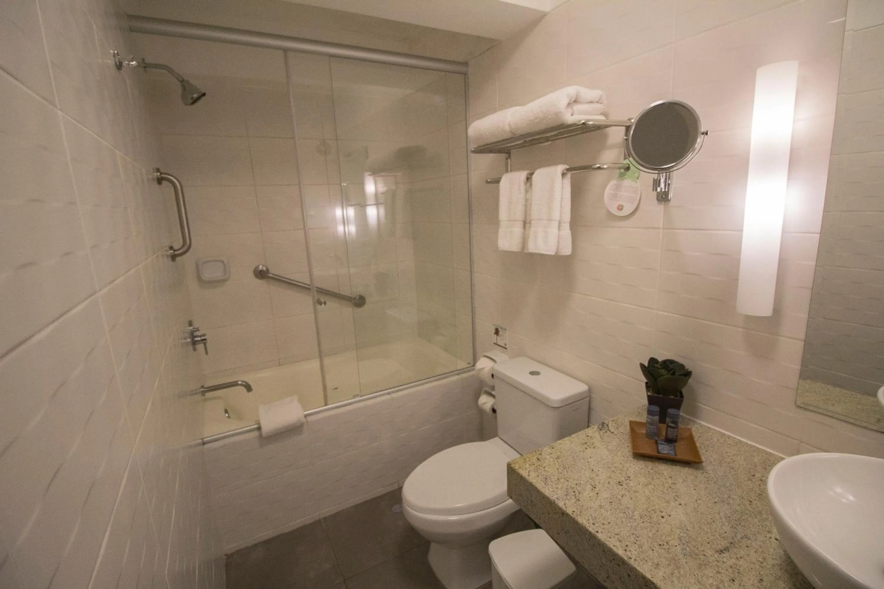 Bathroom in Tierra Viva Miraflores Larco