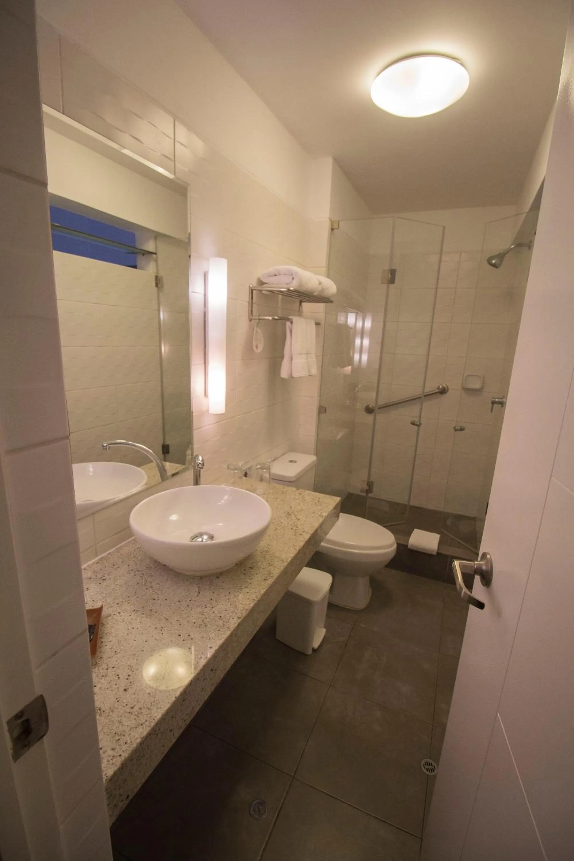 Bathroom in Tierra Viva Miraflores Larco