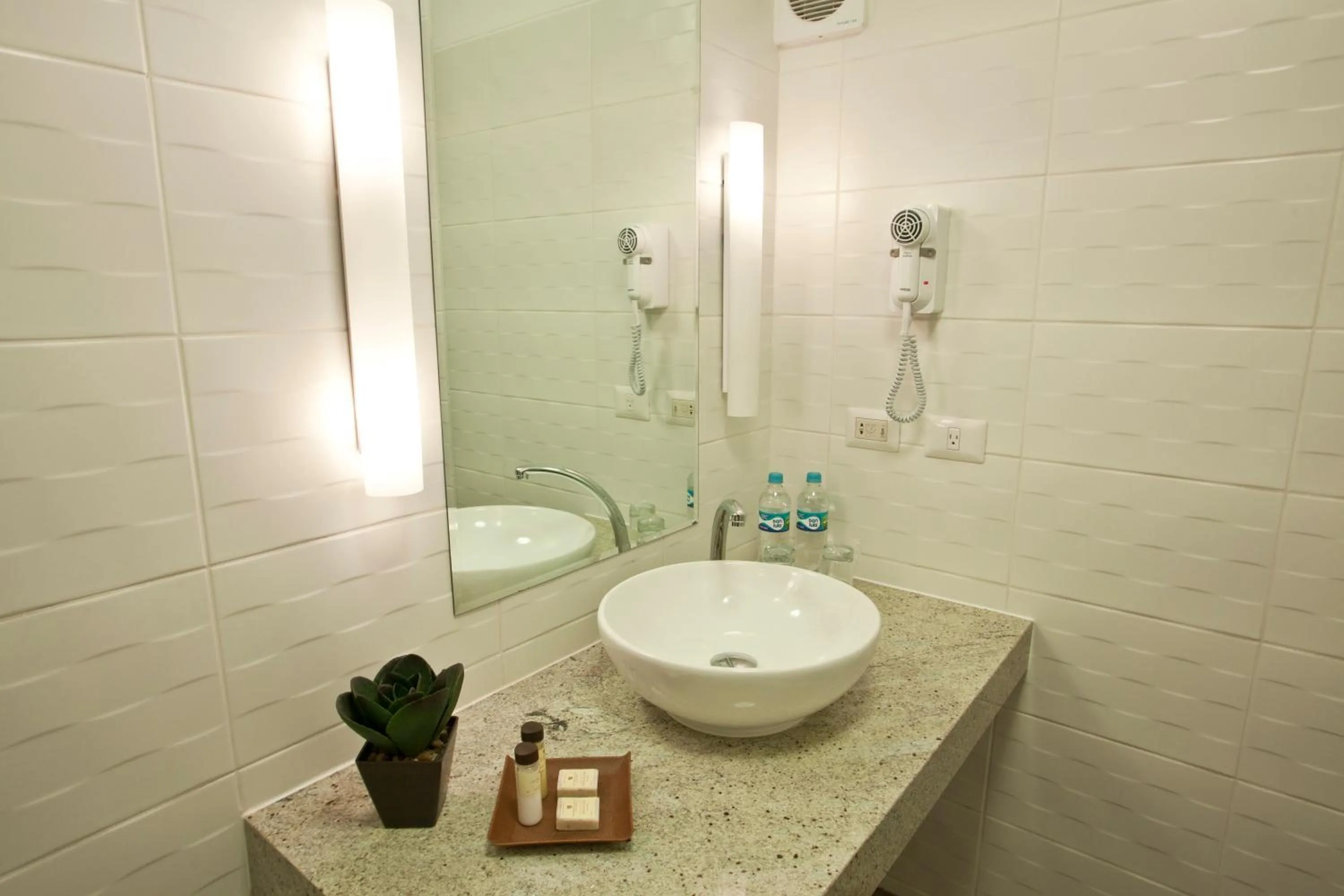 Bathroom in Tierra Viva Miraflores Larco