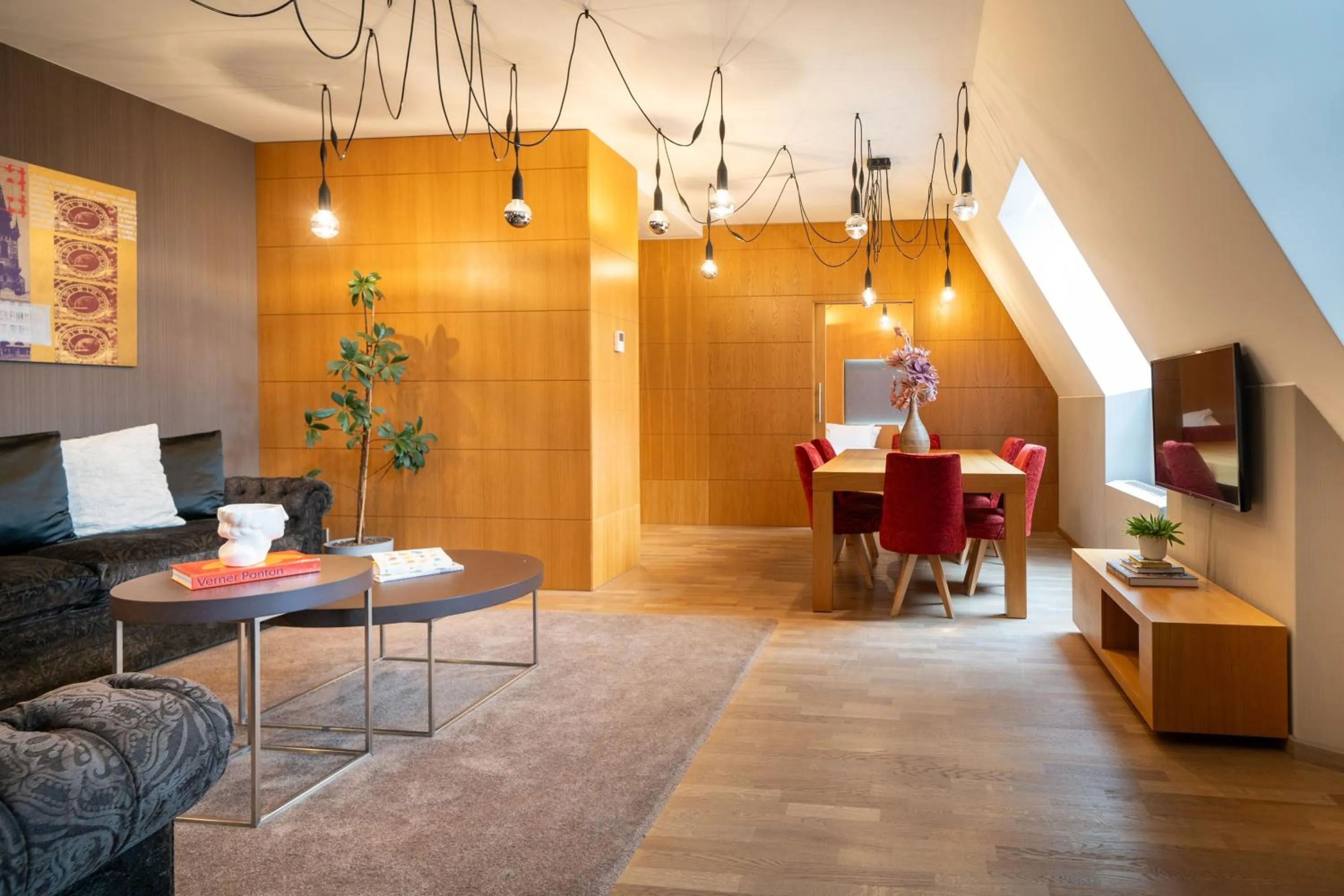 TV and multimedia in INNSiDE by Meliá Prague Old Town