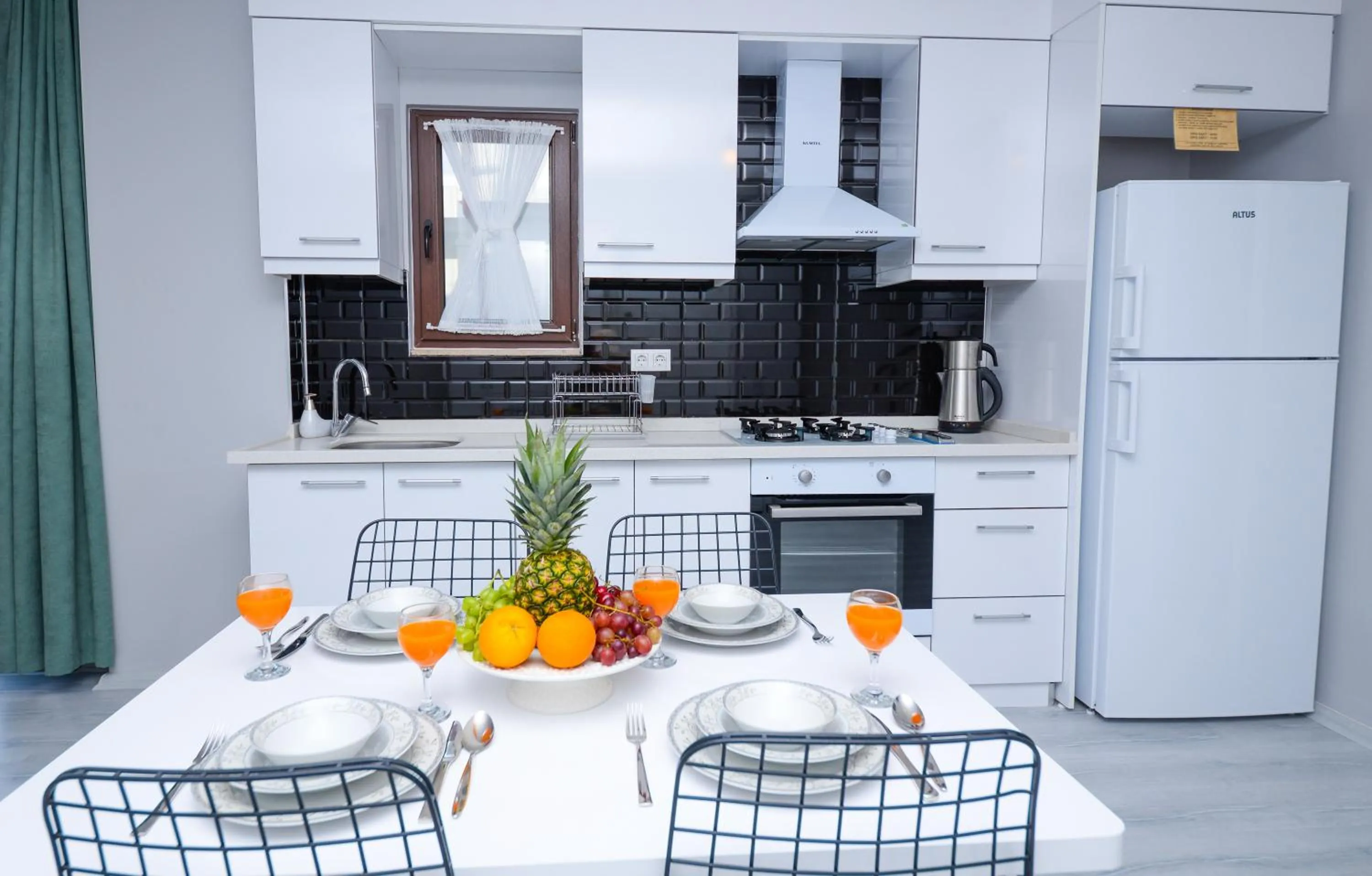 Kitchen or kitchenette in Bahçe Apart