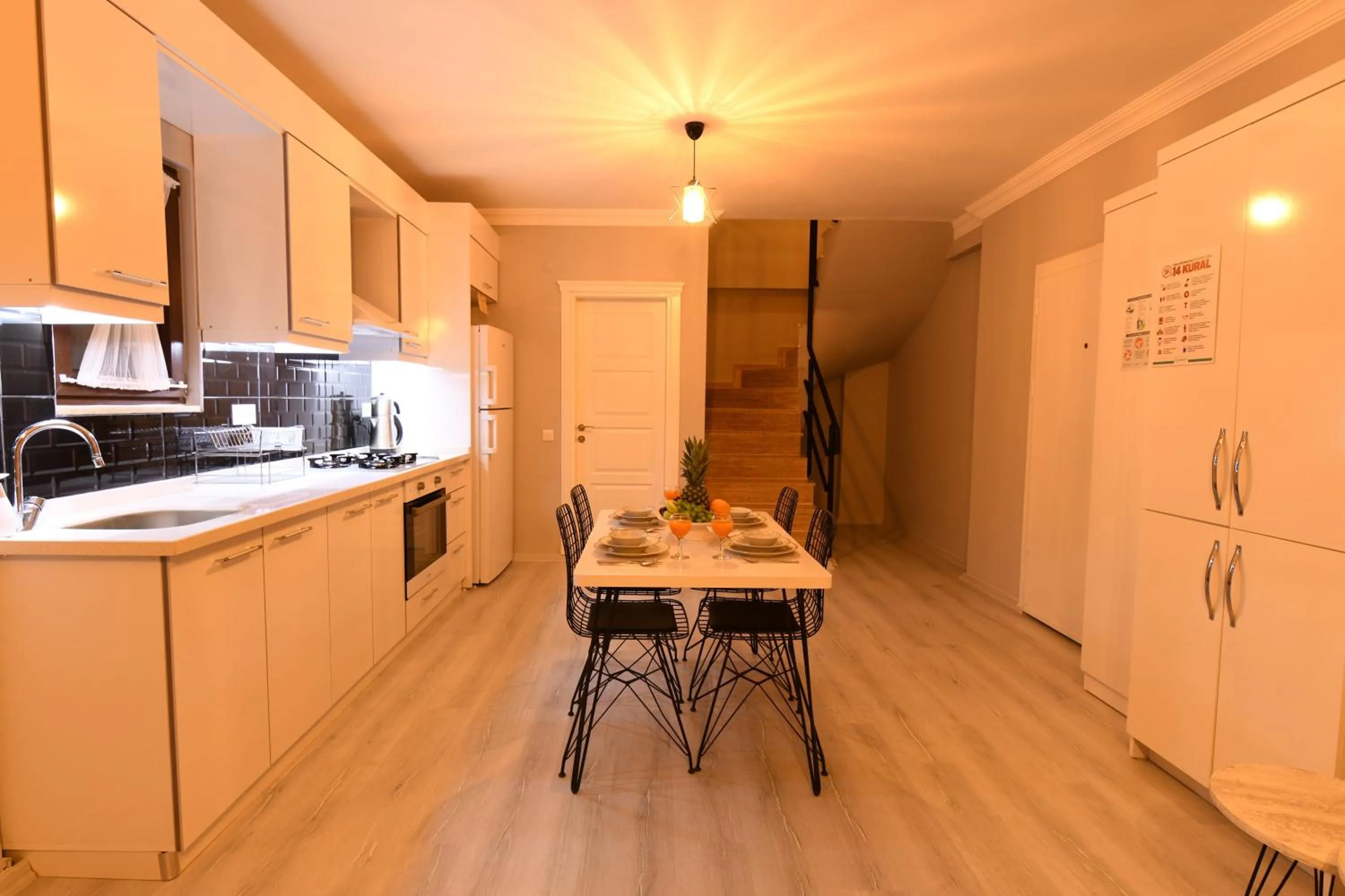 Kitchen or kitchenette in Bahçe Apart