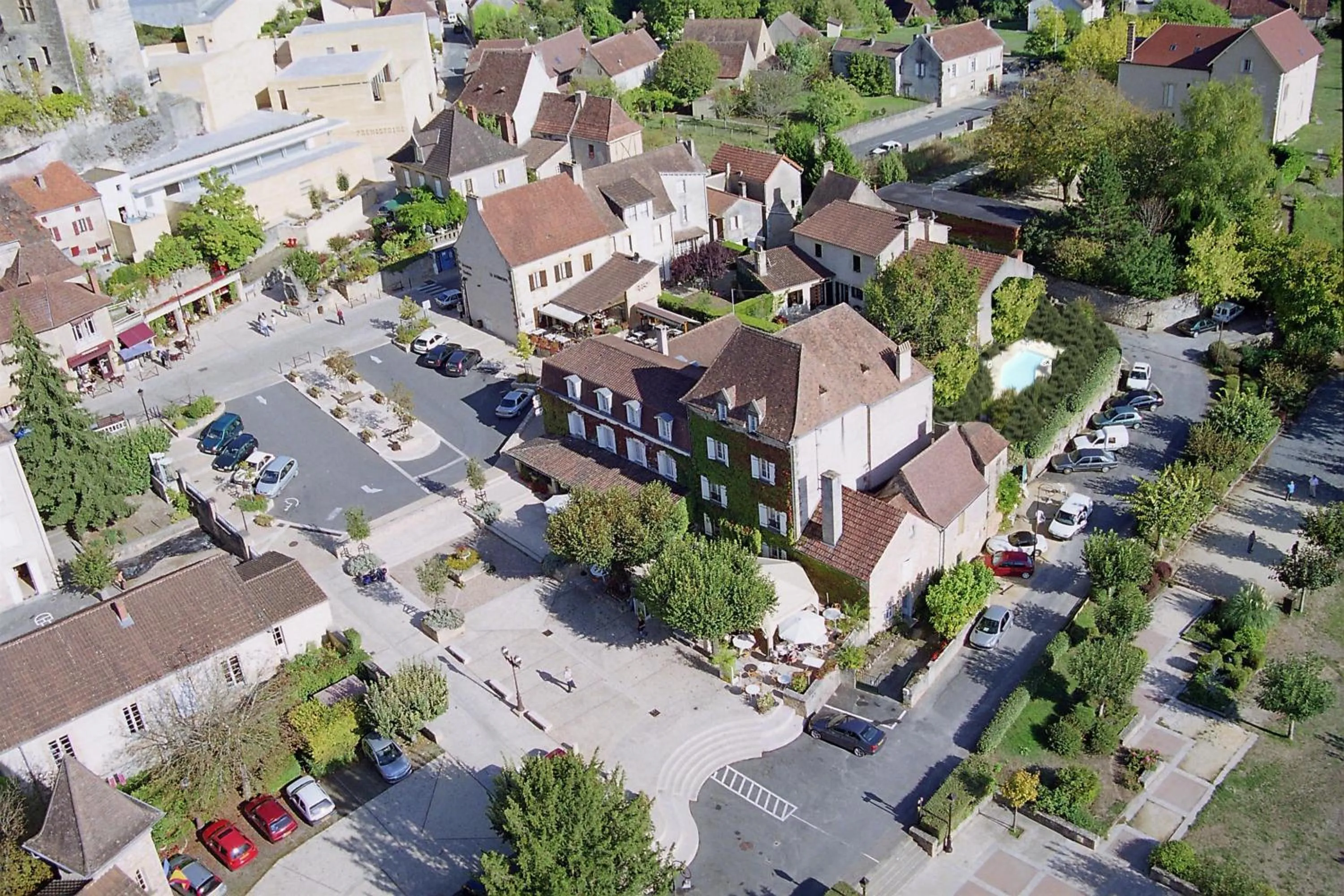 Balcony/Terrace in Hostellerie du Passeur - Hôtel & Restaurant - Climatisation et Piscine chauffée