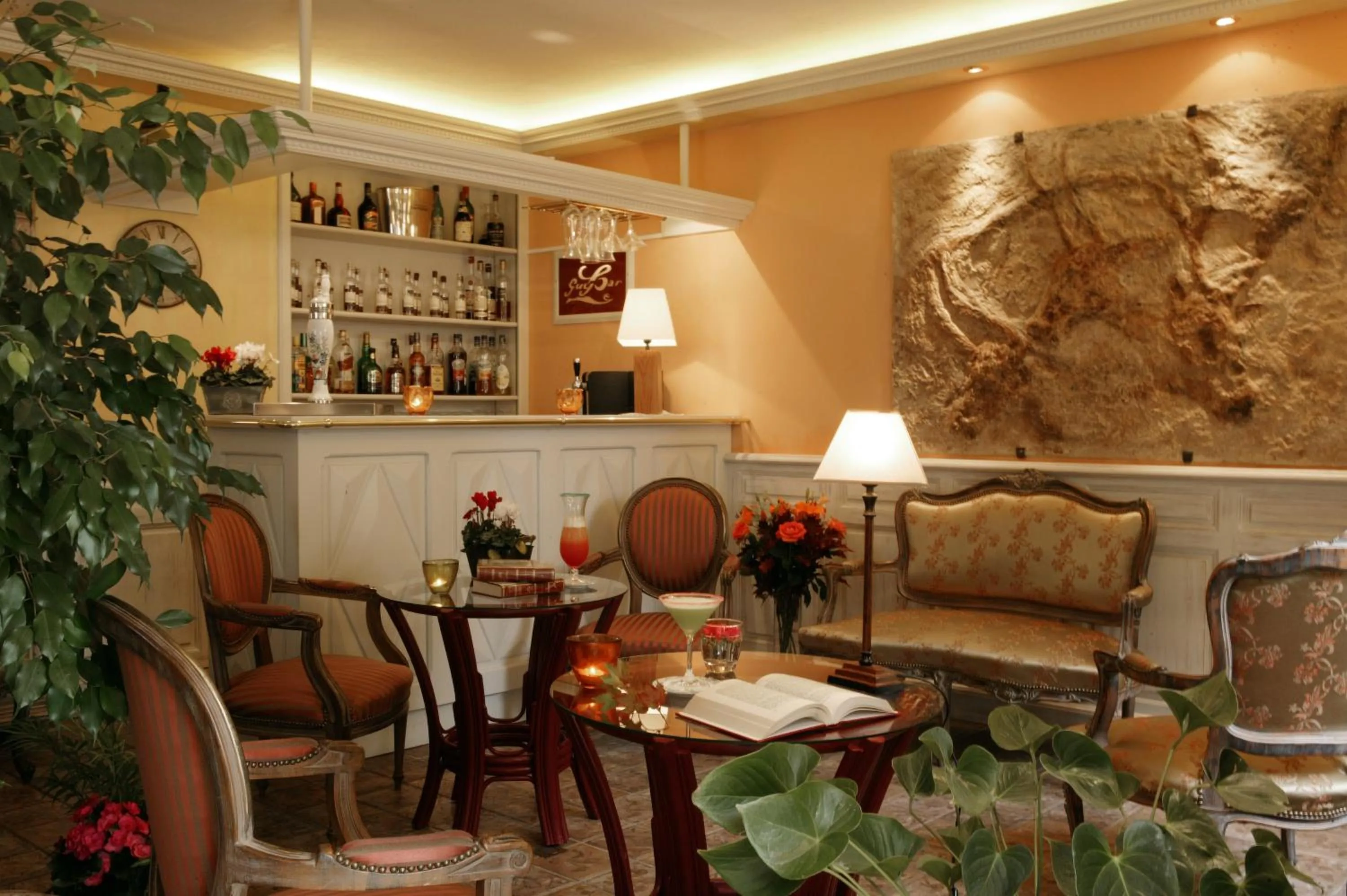 Lobby or reception in Hostellerie du Passeur - Hôtel & Restaurant - Climatisation et Piscine chauffée