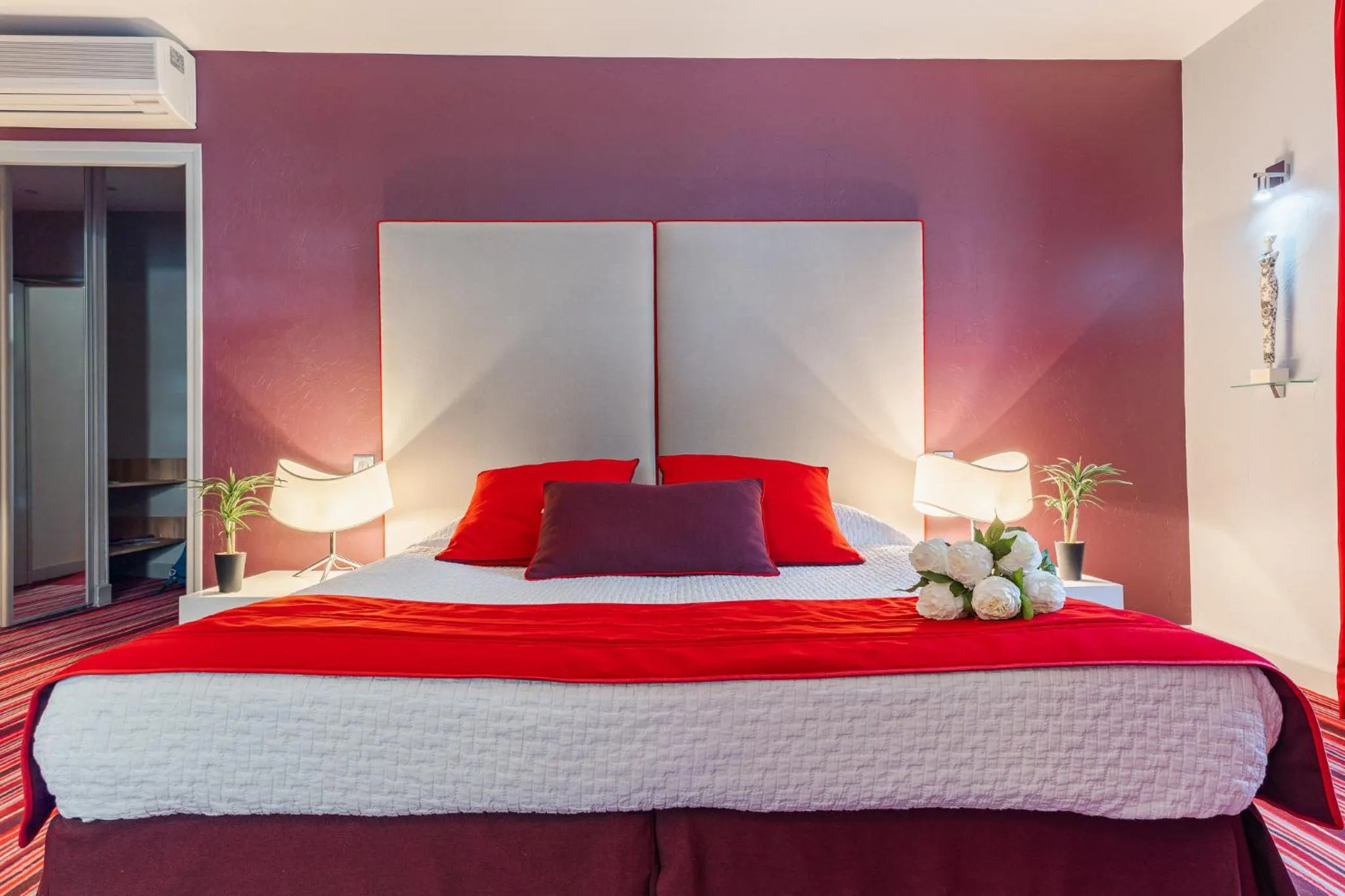 Bedroom, Bed in Hostellerie du Passeur - Hôtel & Restaurant - Climatisation et Piscine chauffée