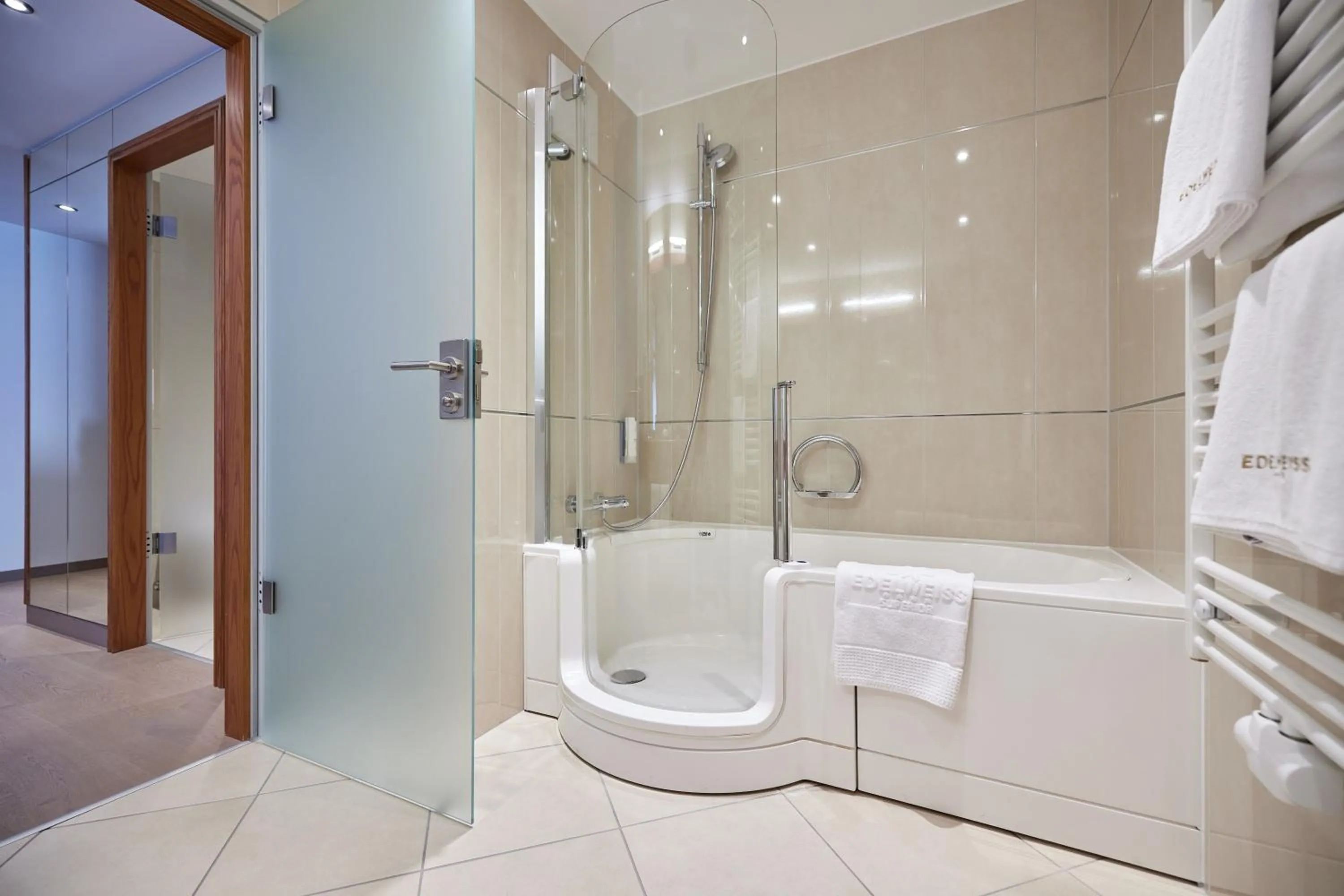 Bathroom in Hotel EDELWEISS Berchtesgaden Superior