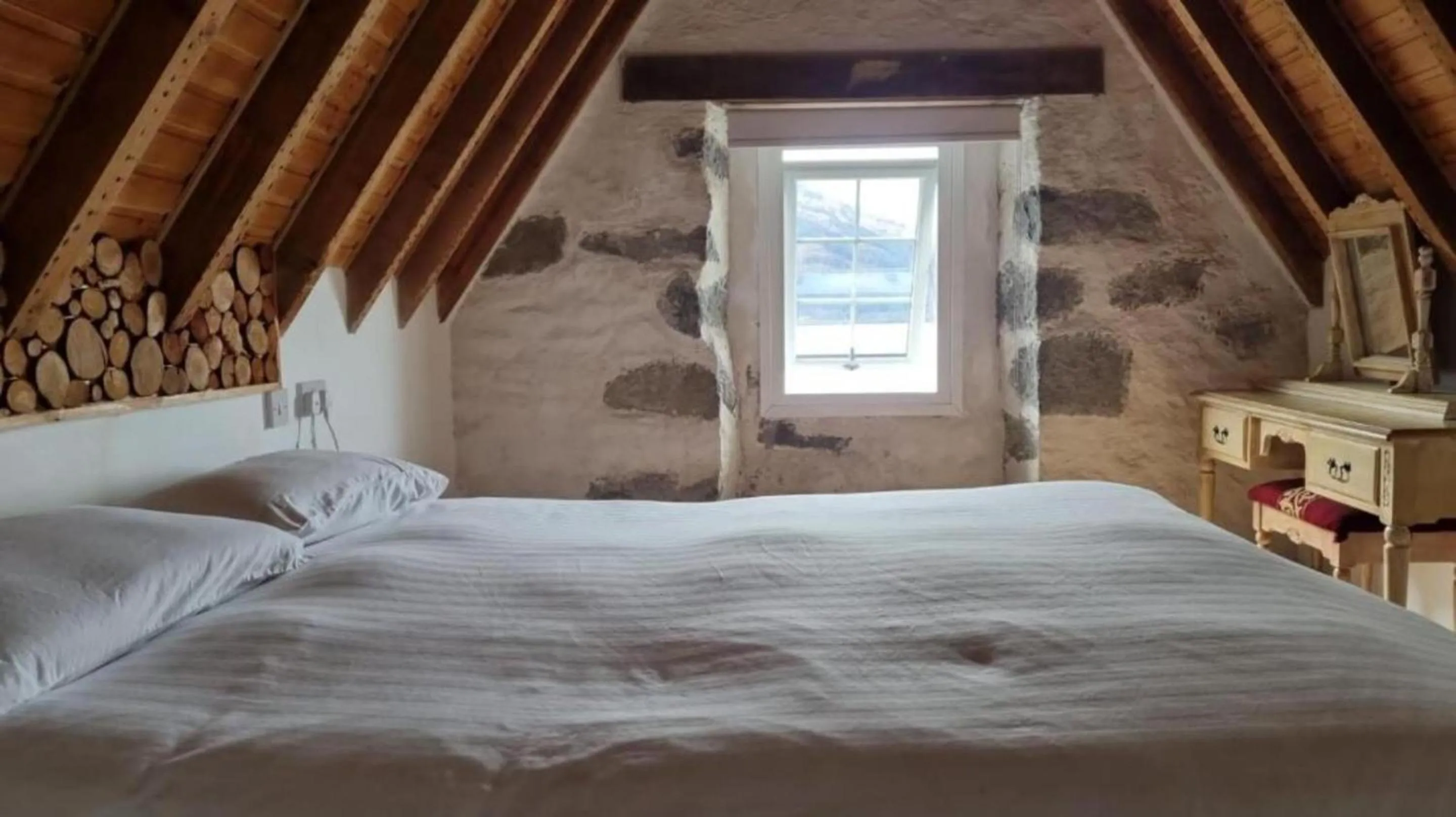 Photo of the whole room, Bed in The Lodge on the Loch by OYO