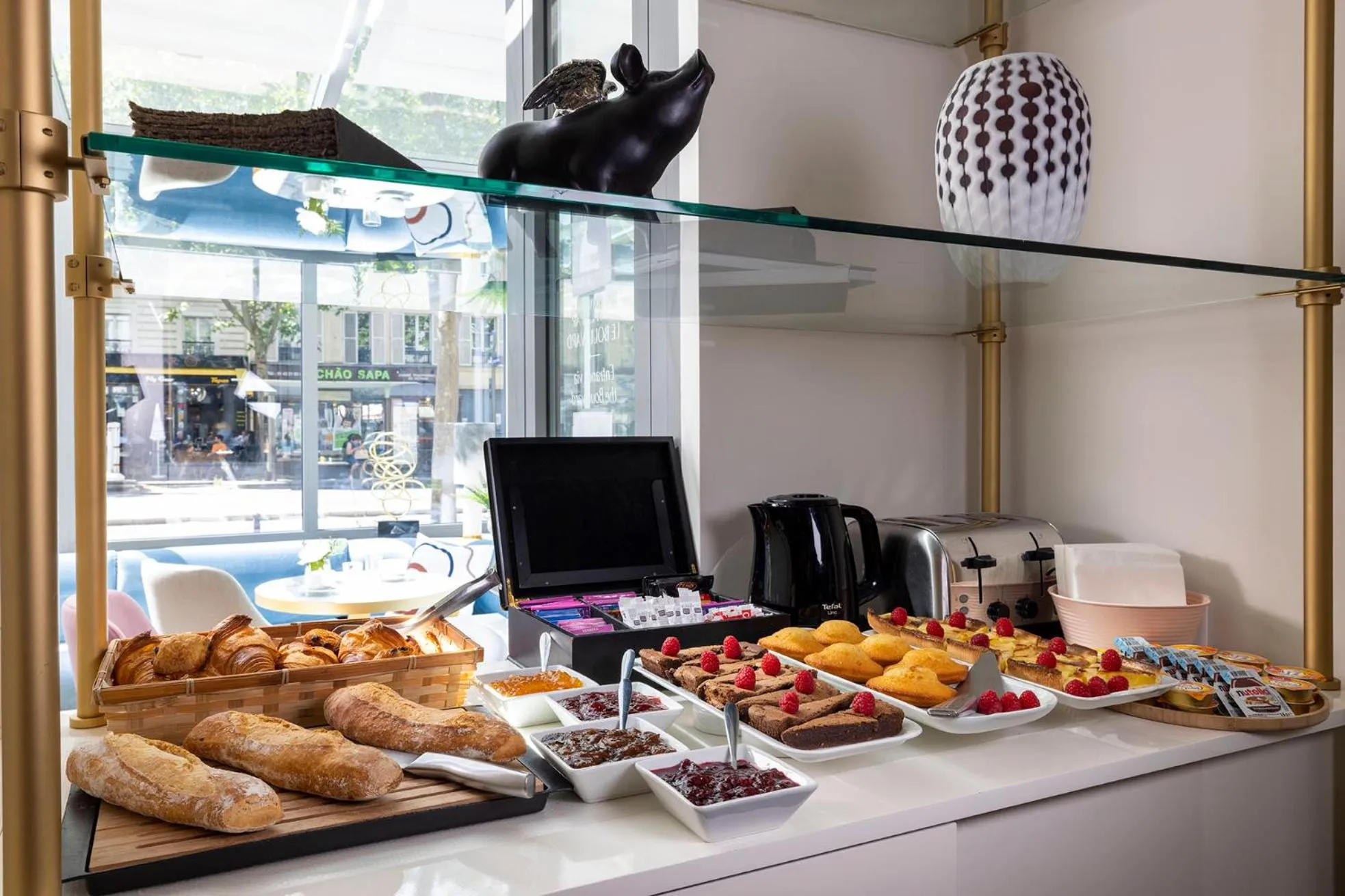 Breakfast in Hôtel Nude Paris - Color Vision