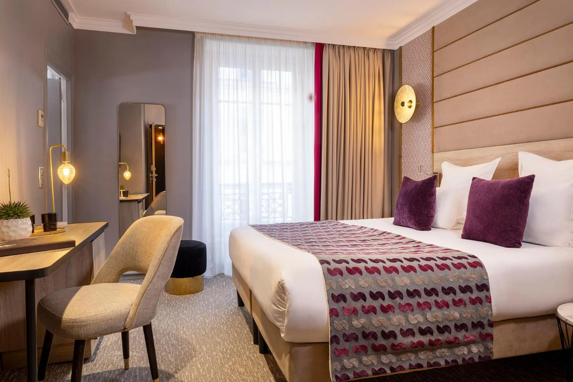 Bed in Hôtel Nude Paris - Color Vision