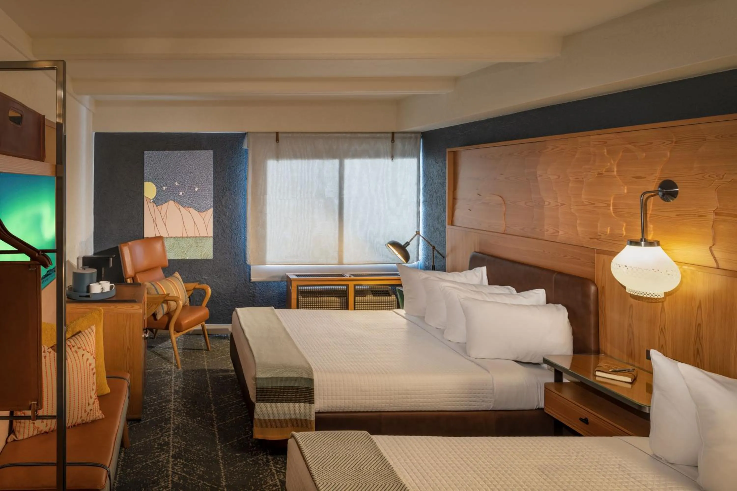 Ocean View 2 Queens in Aviator Hotel Anchorage