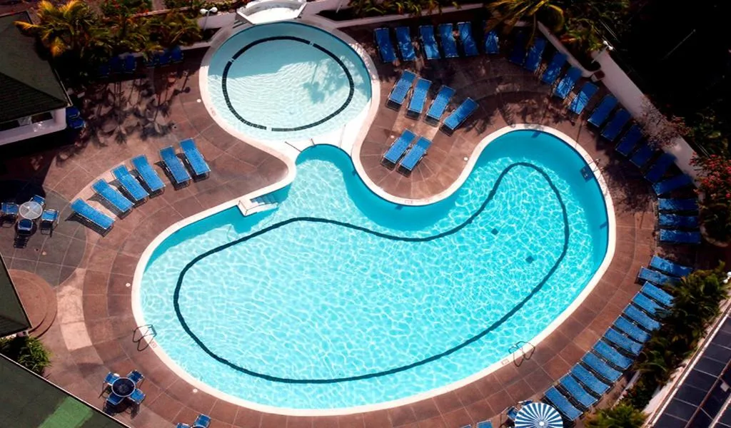 Swimming pool in Hotel Cristina Suites