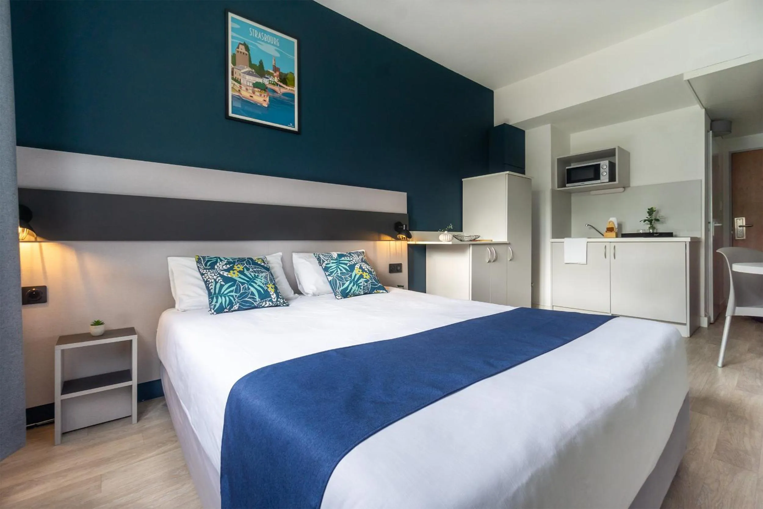 Photo of the whole room, Bed in City Résidence Strasbourg Centre