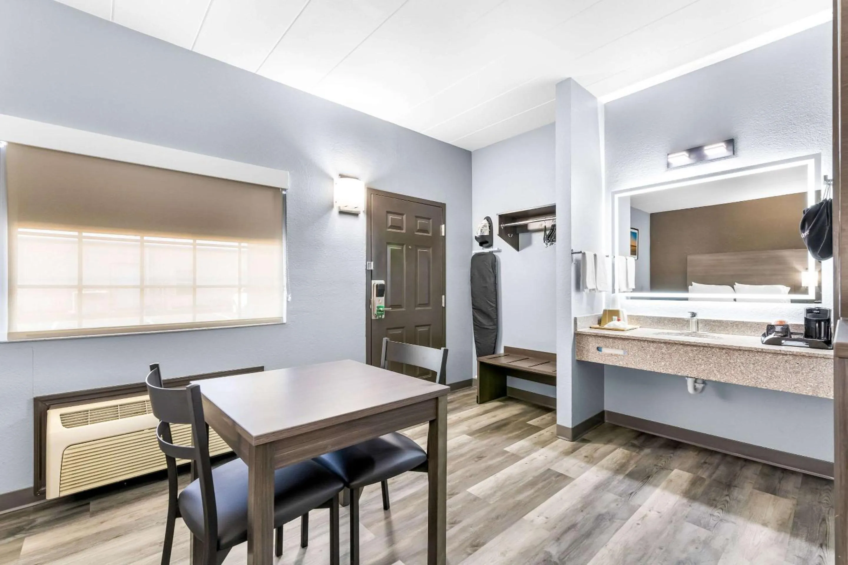 Bedroom in Quality Inn Lawrenceburg