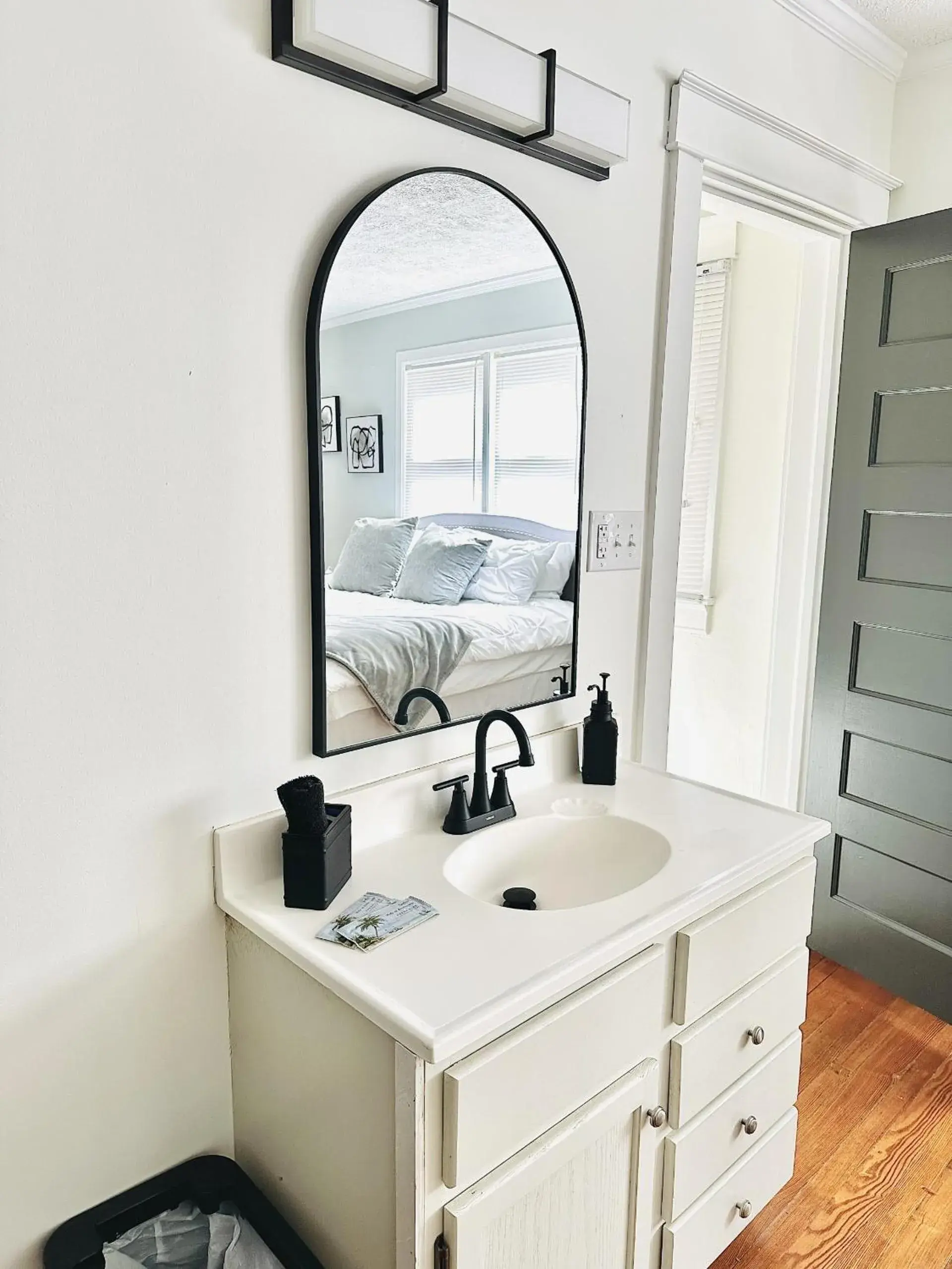 Deluxe Suite in Speedway Legacy Inn Deluxe Suite in Speedway Legacy Inn