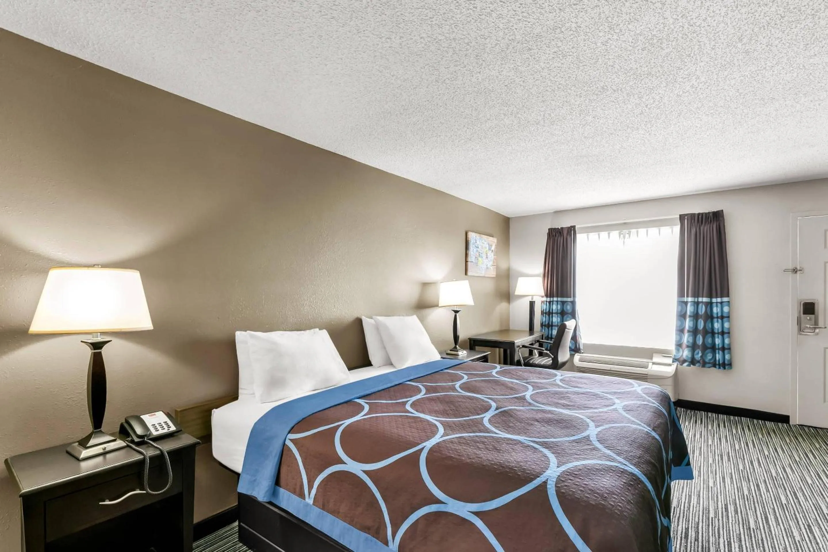 Bedroom, Bed in Econo Lodge Elberton